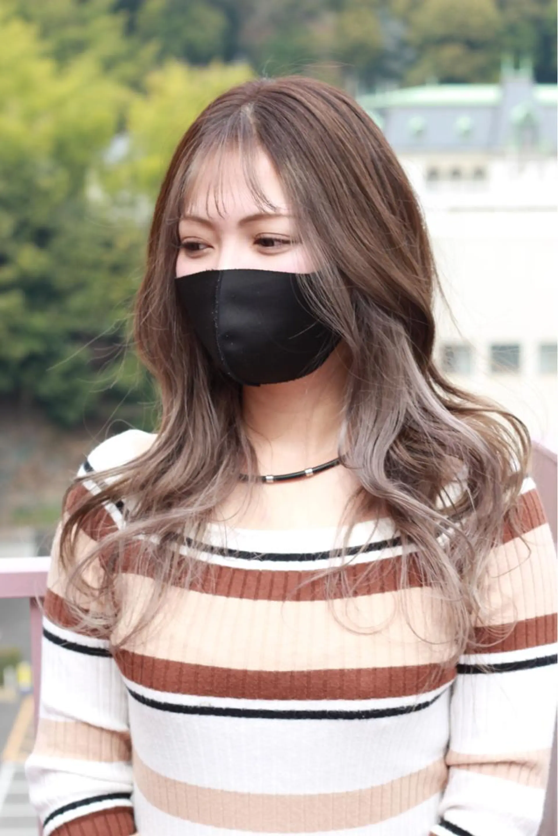 ロング カラー ミストバング ベージュカラー  フェイスフレーミング シルバー シルバーベージュ ヘアカラー Viage （ビアージュ）のヘアスタイル