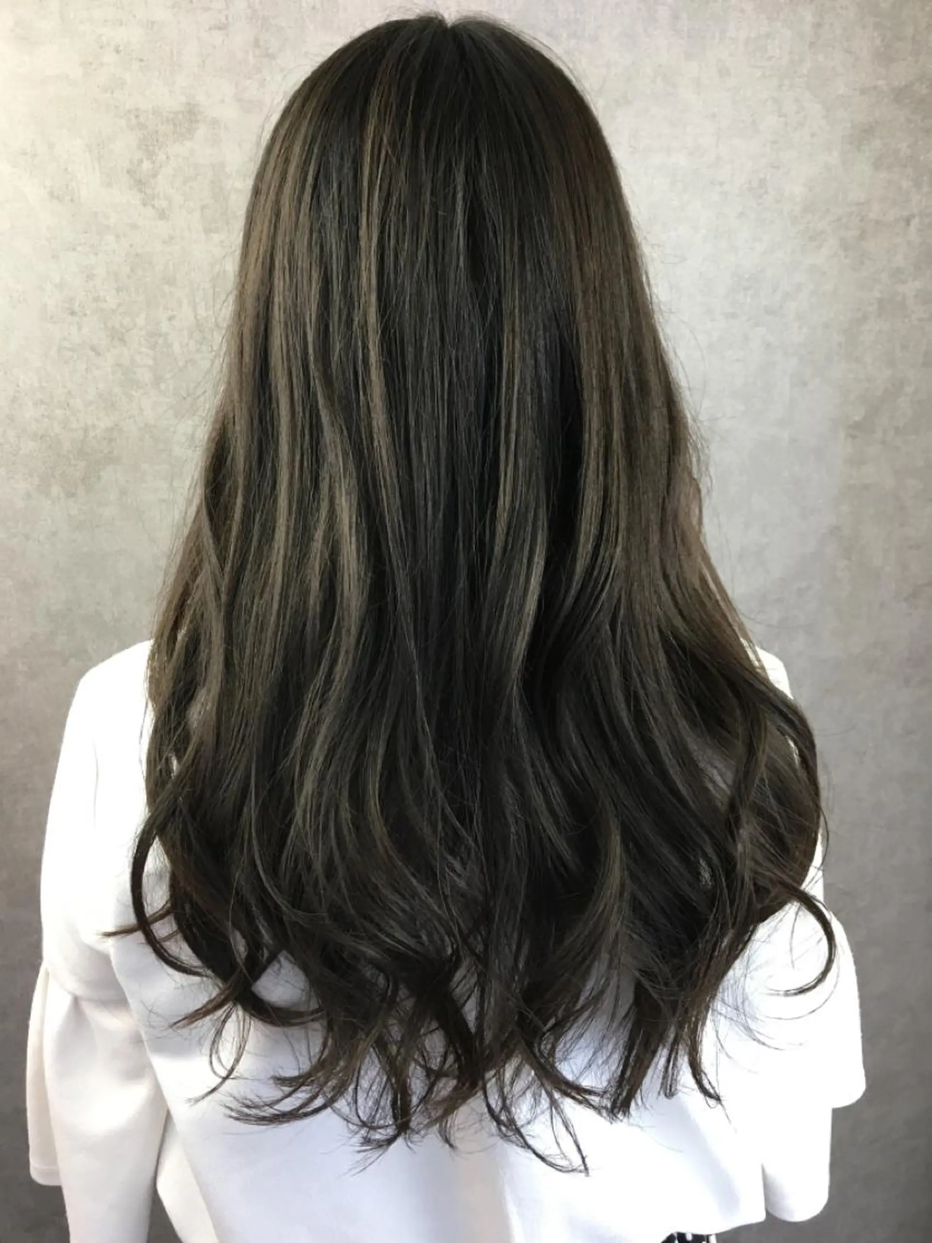 セミロング カラー ツイストスパイラル パーマ🟡KYOUのヘアスタイル