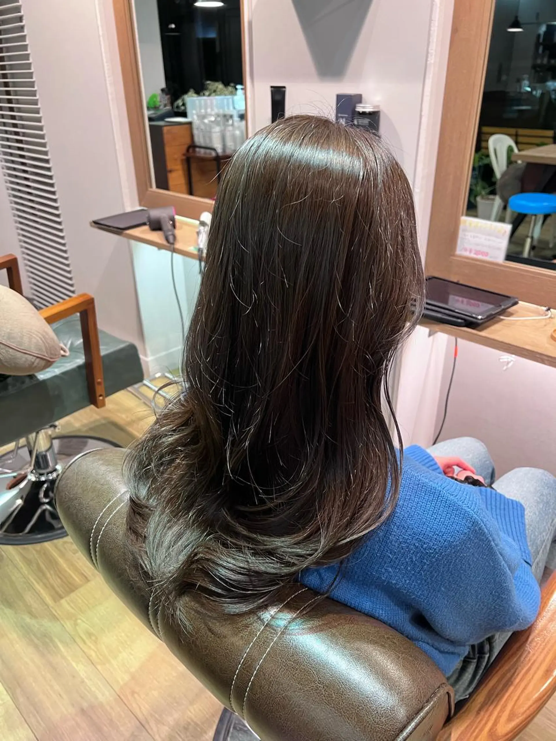 ロング カラー グレージュ ヘアカラー トリートメント ツキダテ ユイのヘアスタイル