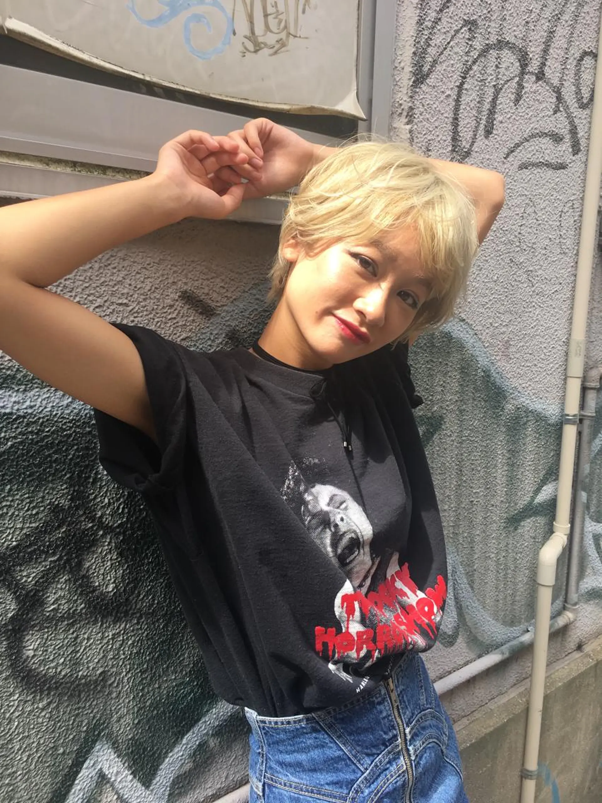 ショート カラー ウルフカット／吉村 桃子のヘアスタイル