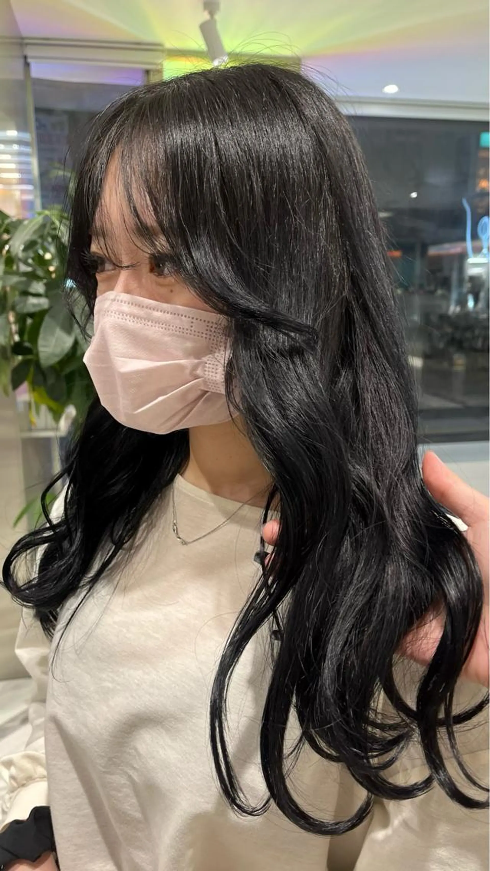 ロング カラー ネイル 黒髪 ブルーカラー ブルーブラック 髪質改善 ヨシンモリ ヘアカラー トリートメント mai🤍縮毛酸性ス トレート/アイリストのヘアスタイル