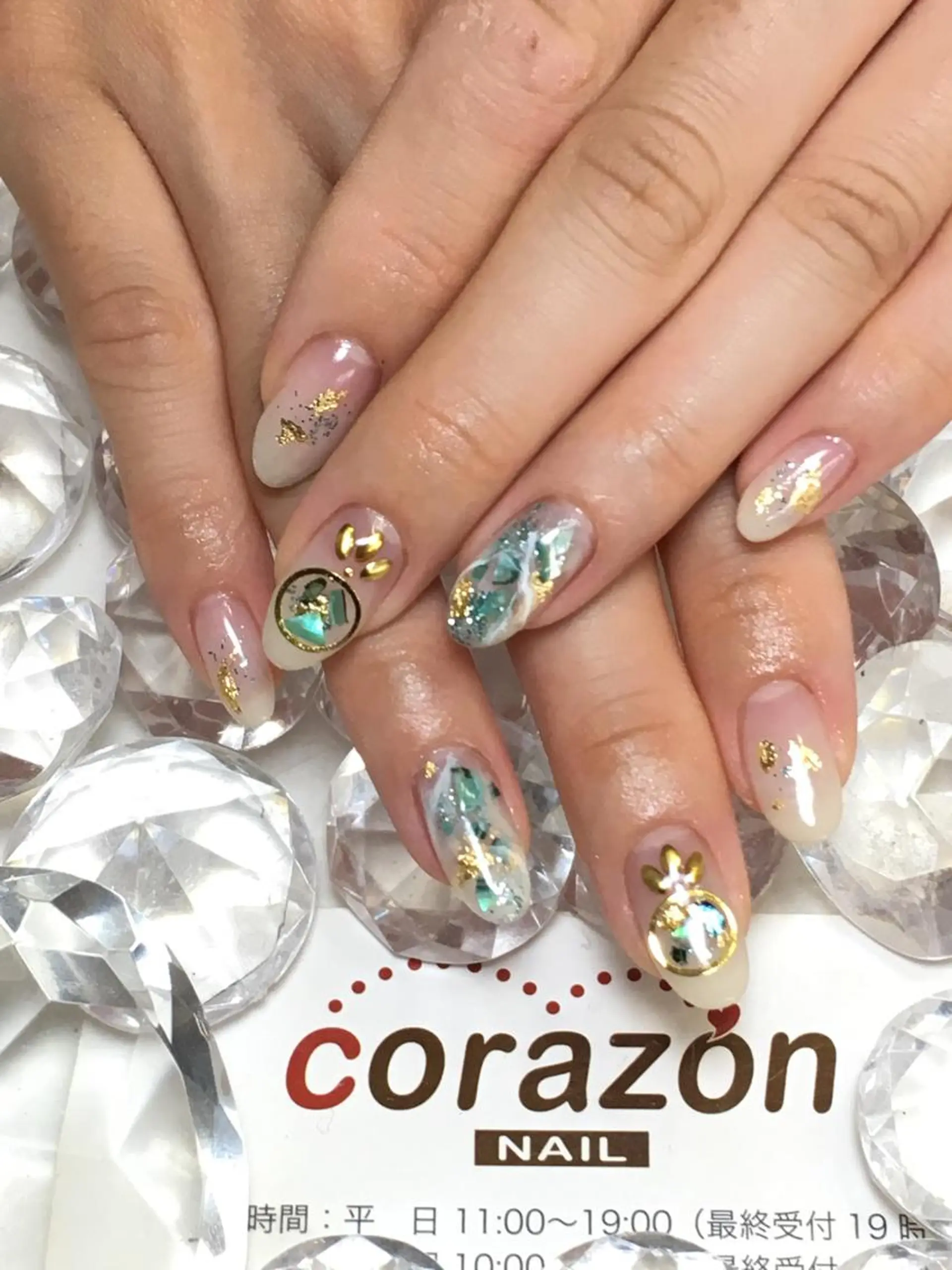 ネイル グラデーション ニュアンスネイル ホワイト corazon所属・ネイリスト aicoのネイルデザイン