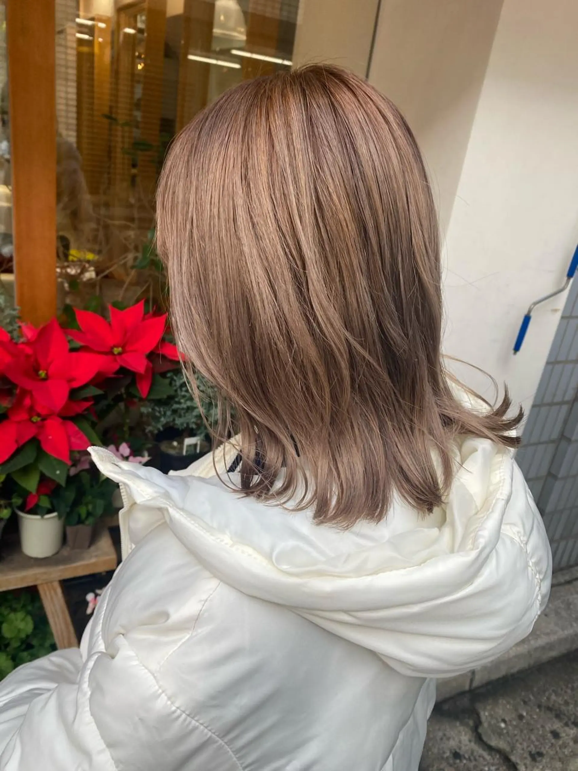 ミディアム カラー ベージュカラー ホワイトベージュ 安永 涼のヘアスタイル