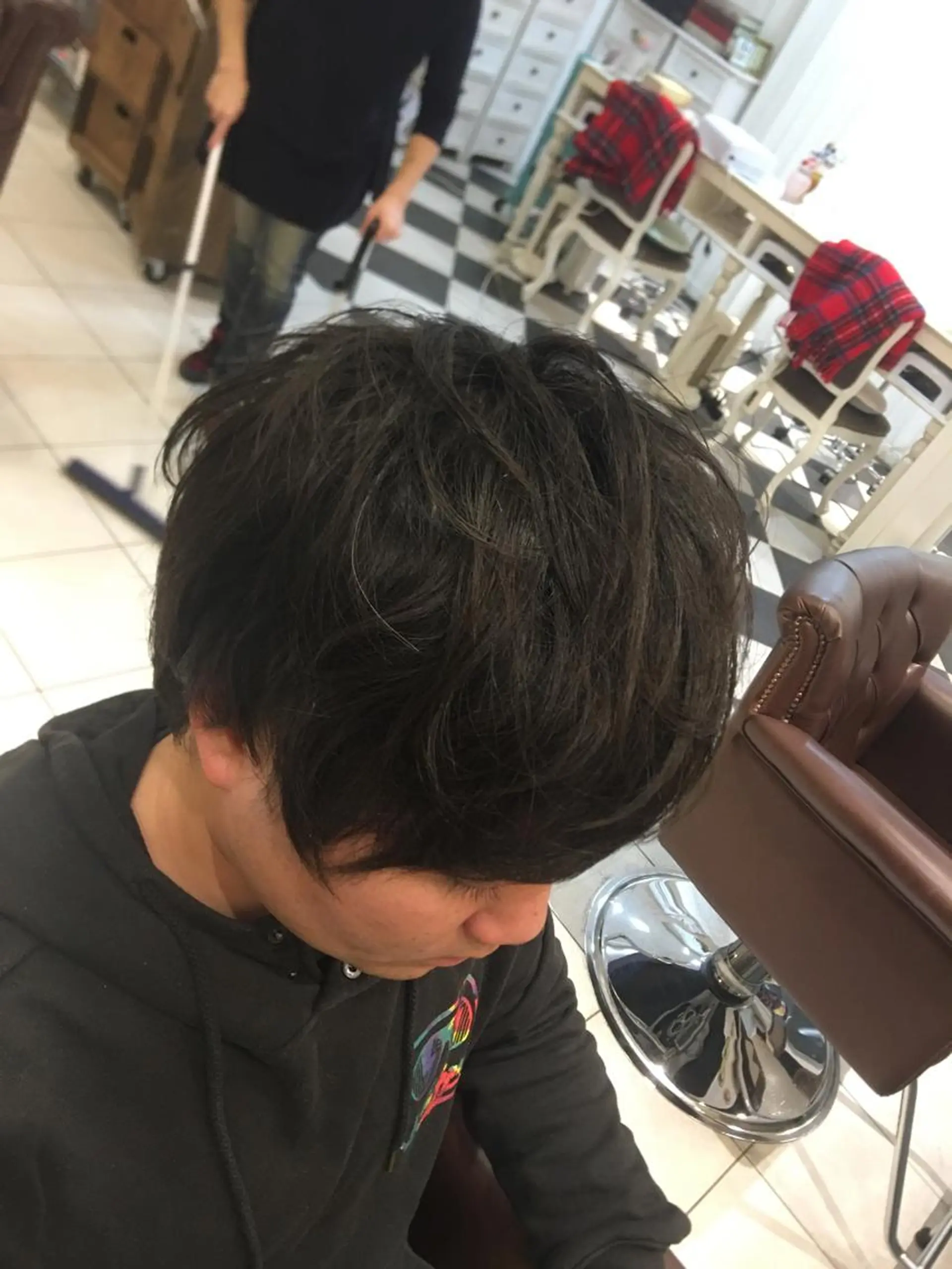 ショート メンズ ブリーチカラー🌈 嘉名 真樹のヘアスタイル