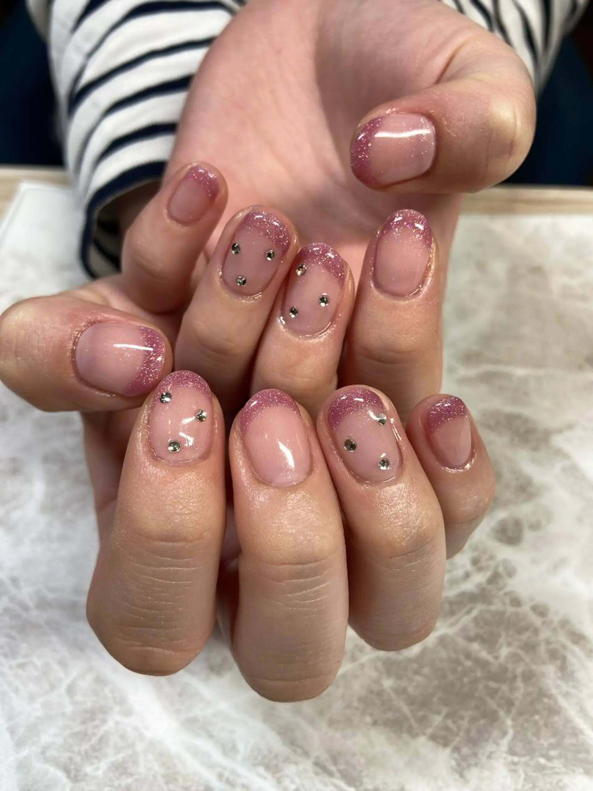 ミディアム ネイル フレンチネイル ラメ(グリッター) ハンドネイル ネイルサロン ステラのネイルデザイン