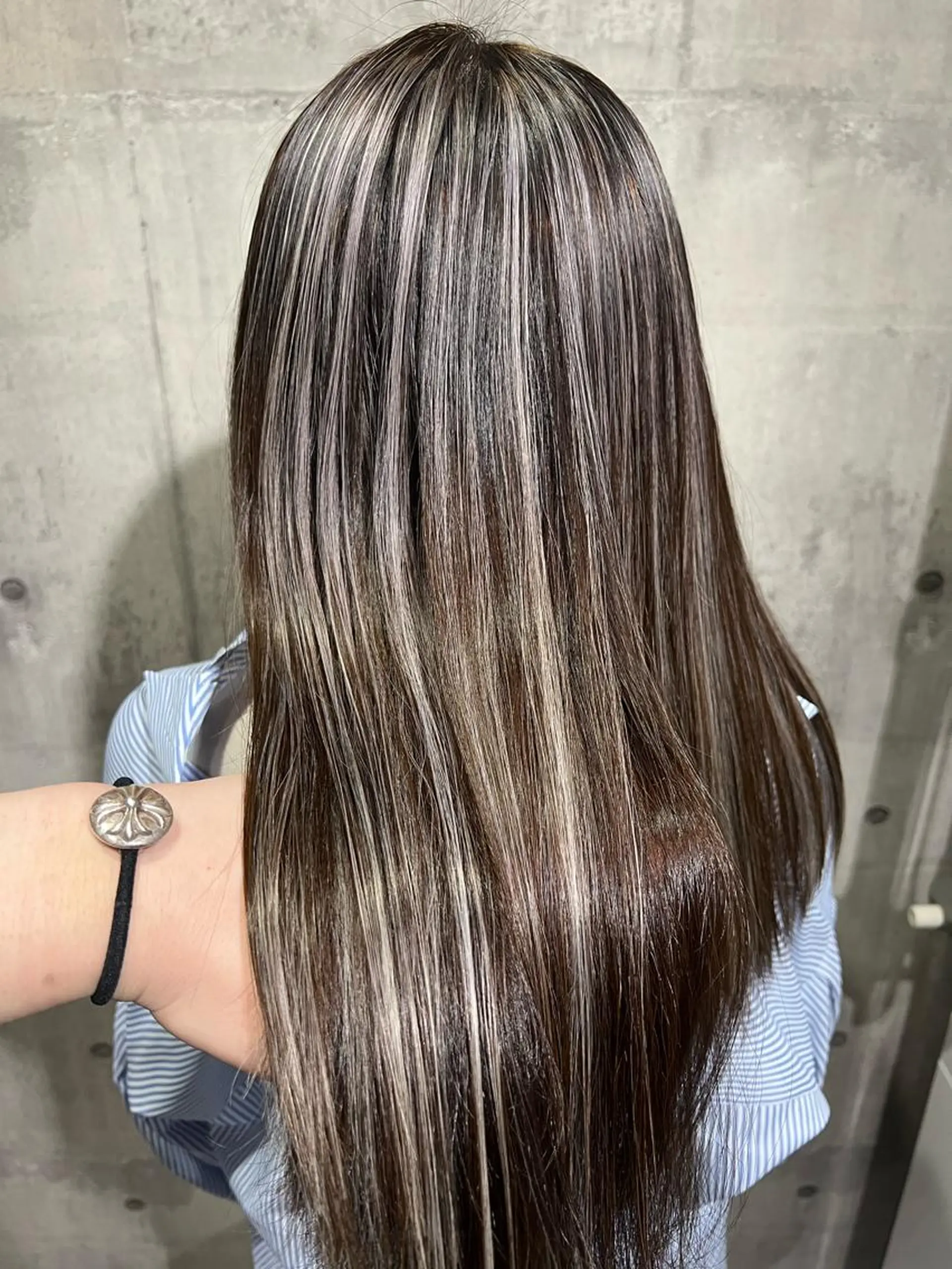 セミロング カラー ハイライトカラー ハイライト mimiiy梅田 中崎町ハイトーンのヘアスタイル