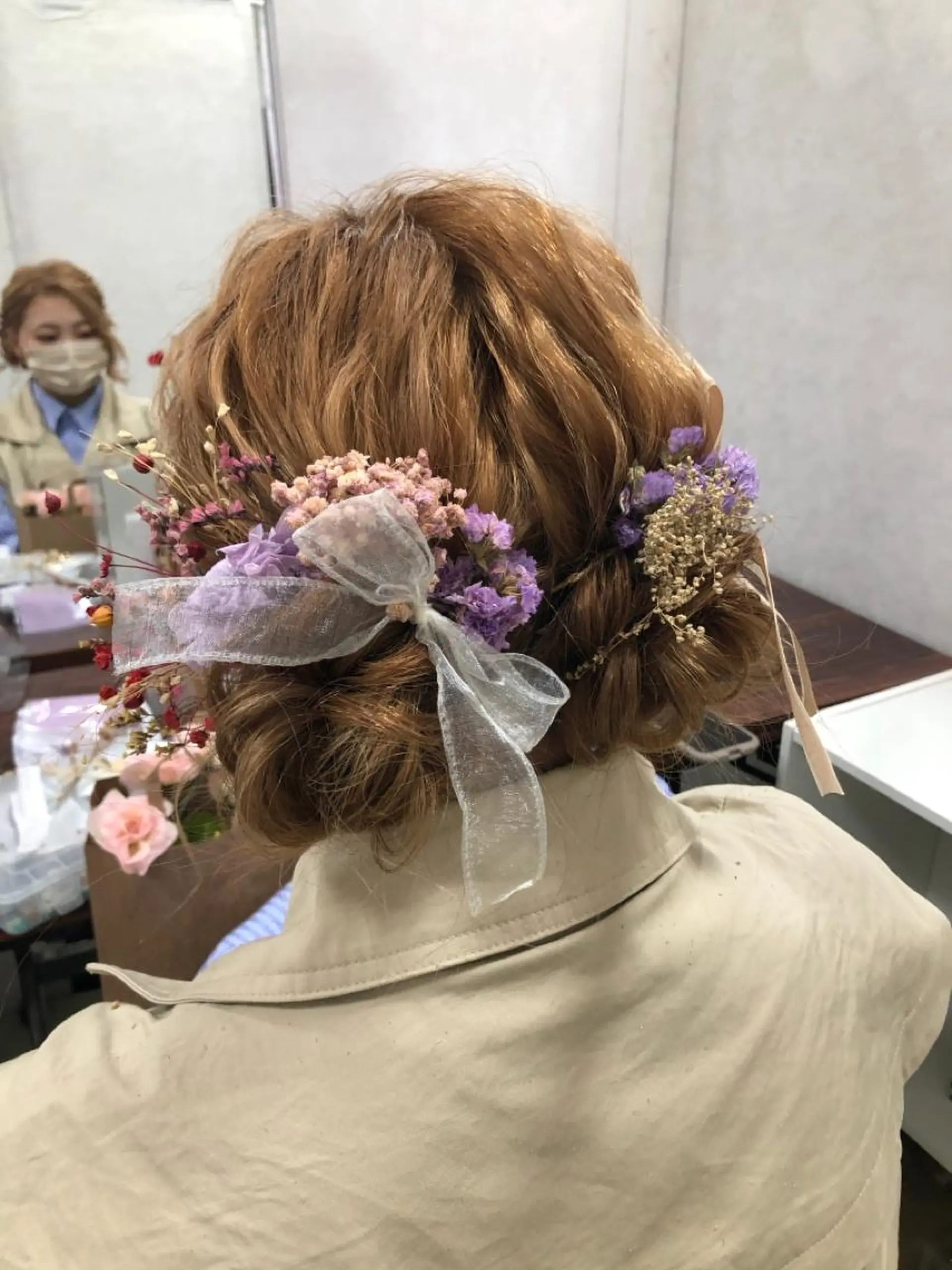 セミロング ヘアアレンジ お団子ヘア vi viのヘアスタイル