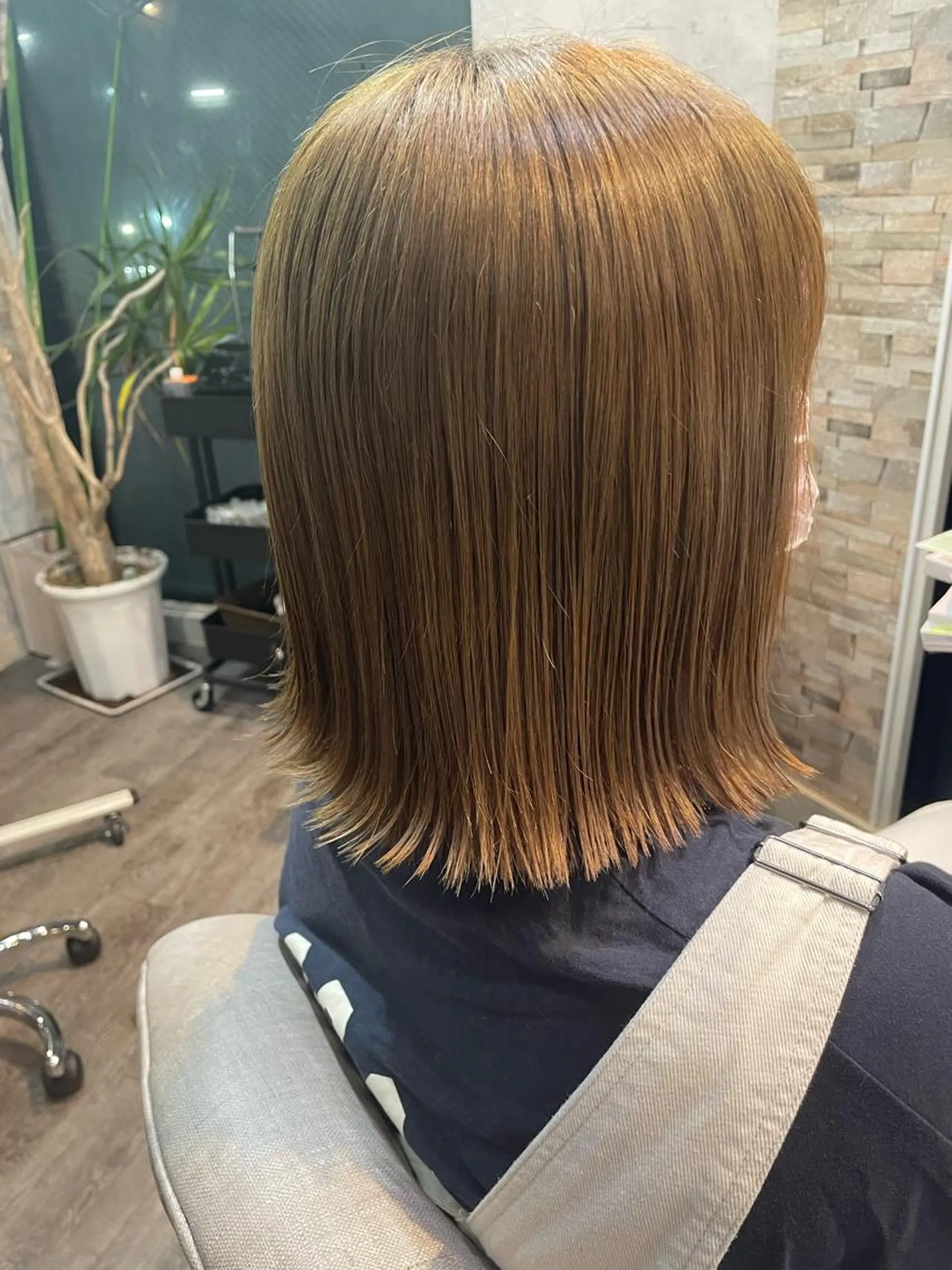 ミディアム 切りっぱなしボブ ボブ カット 渡邉 瑠奈のヘアスタイル