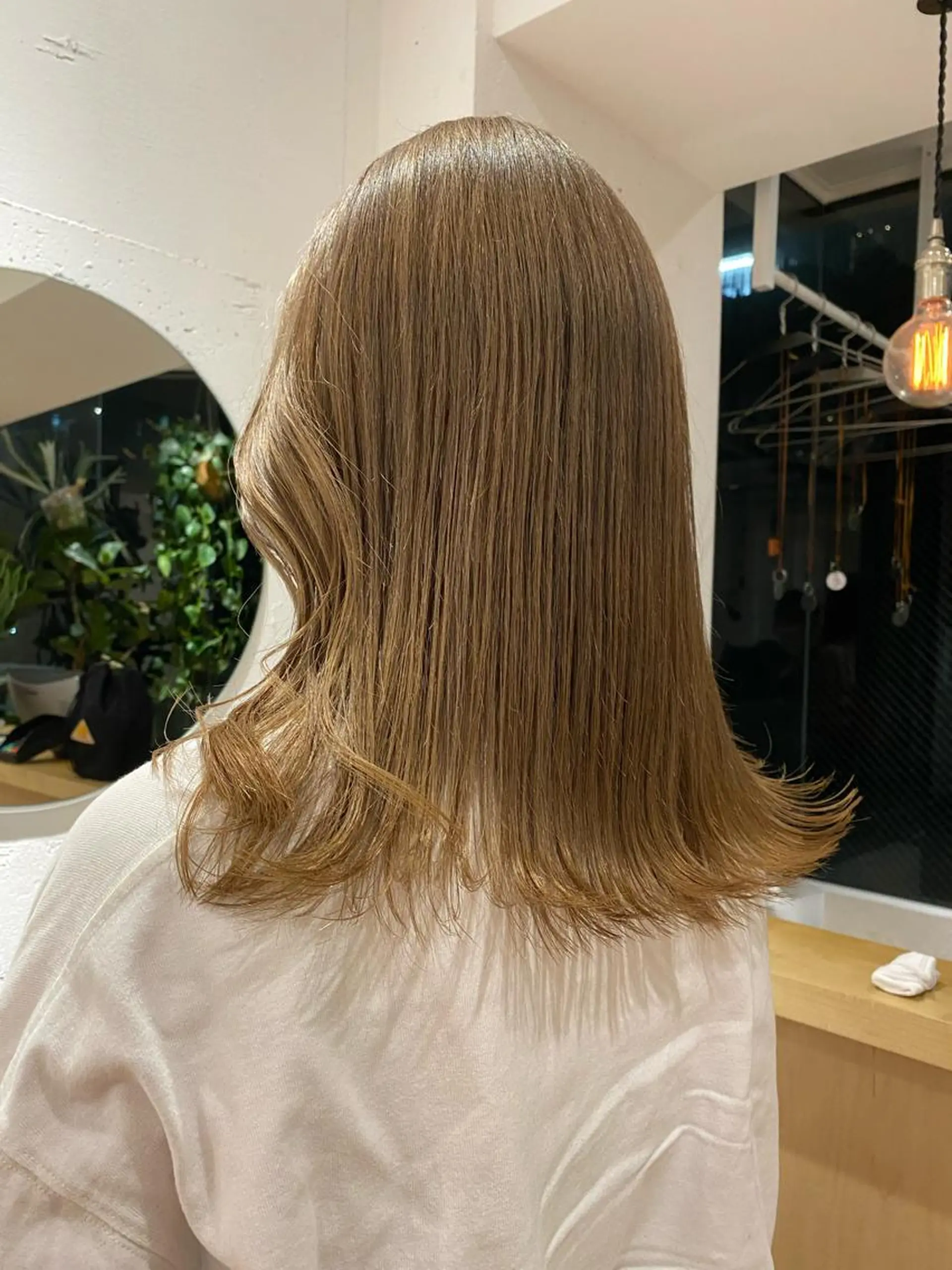 セミロング カラー ベージュカラー ブリーチ ミルクティーベージュ 艶カラー 🤍🫧/makoのヘアスタイル