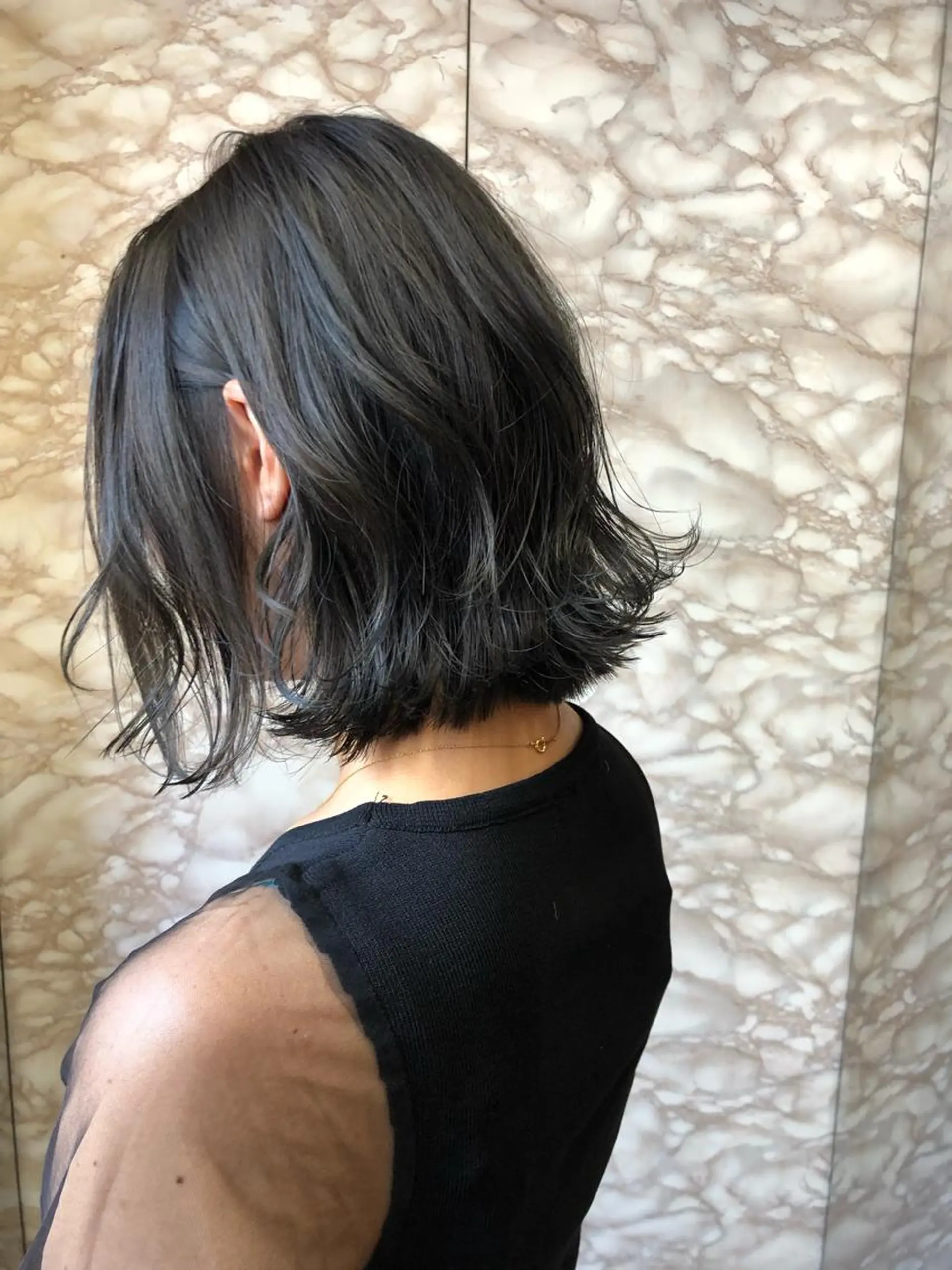 ショート カラー パーマ ヘアアレンジ メンズ グレージュ ボブ 外ハネヘア カット トリートメント TOMO GEEKS代表のヘアスタイル