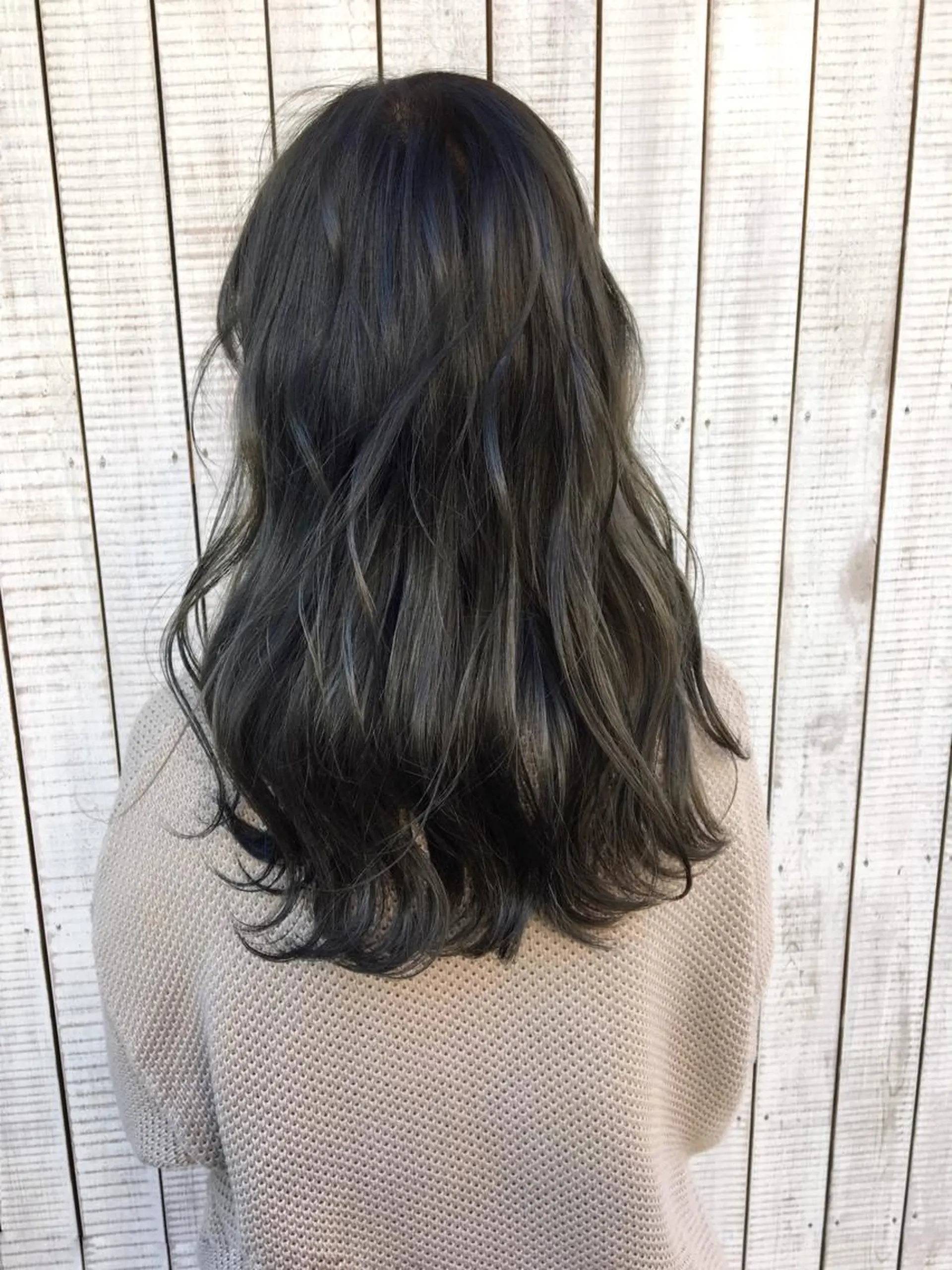 セミロング カラー 透明感カラー グレージュ カーキグレージュ ケアブリーチ 坪井佑樹のヘアスタイル