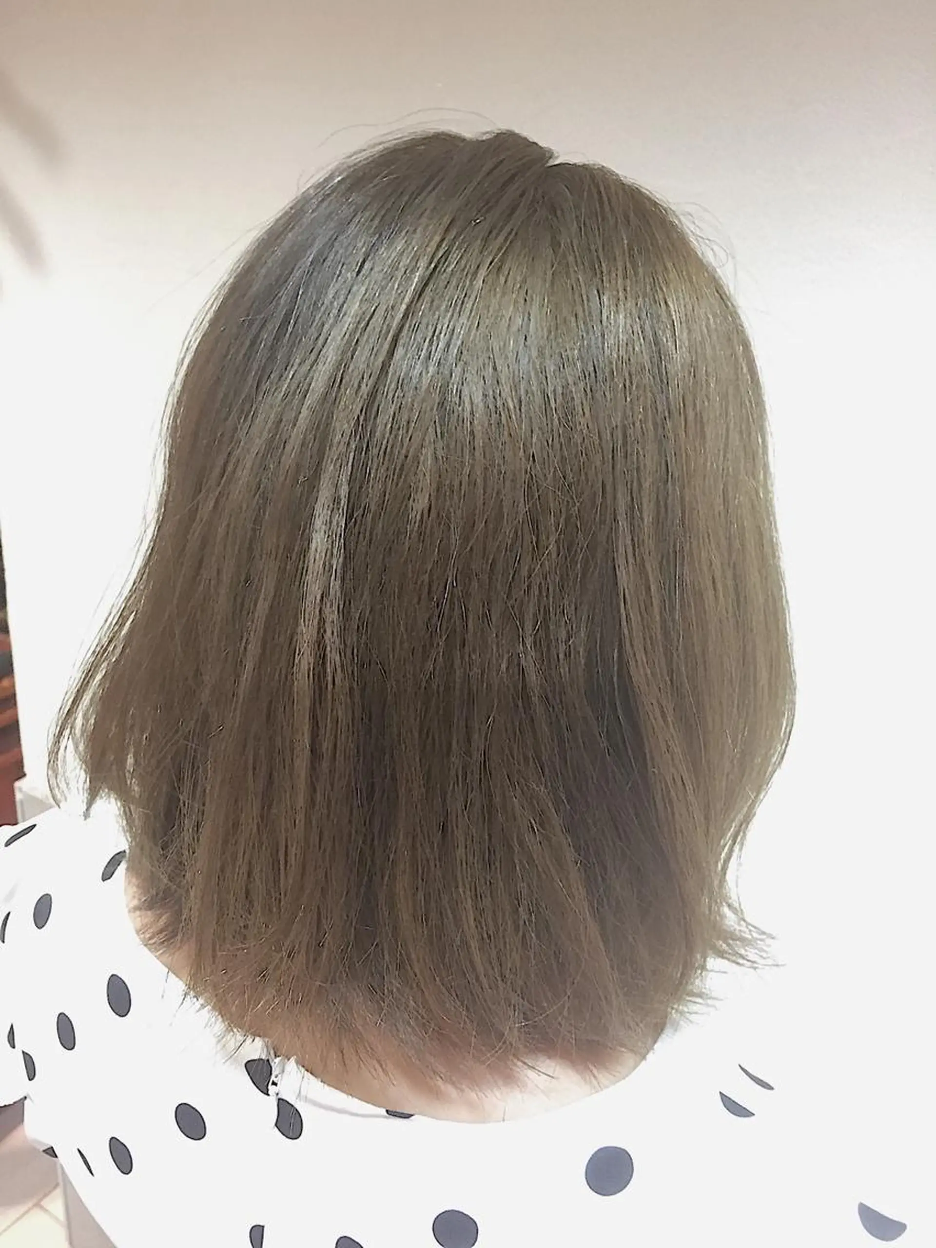 ミディアム カラー パーマ アッシュ ベージュカラー ブリーチ 透明感カラー 可愛いを作る神 ナオヒロのヘアスタイル