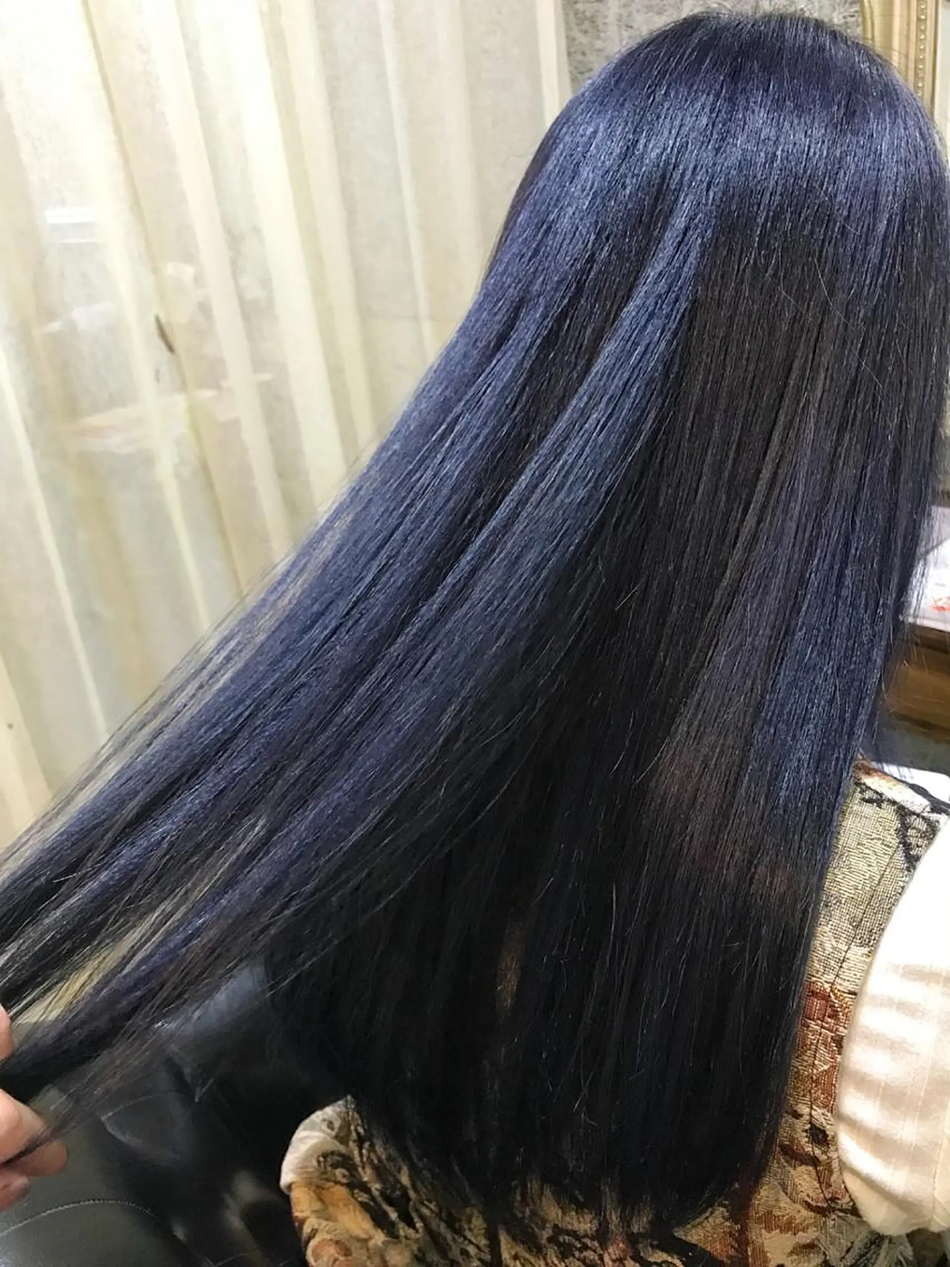 ロング カラー ブリーチ ネイビーカラー Tsuyoki .のヘアスタイル