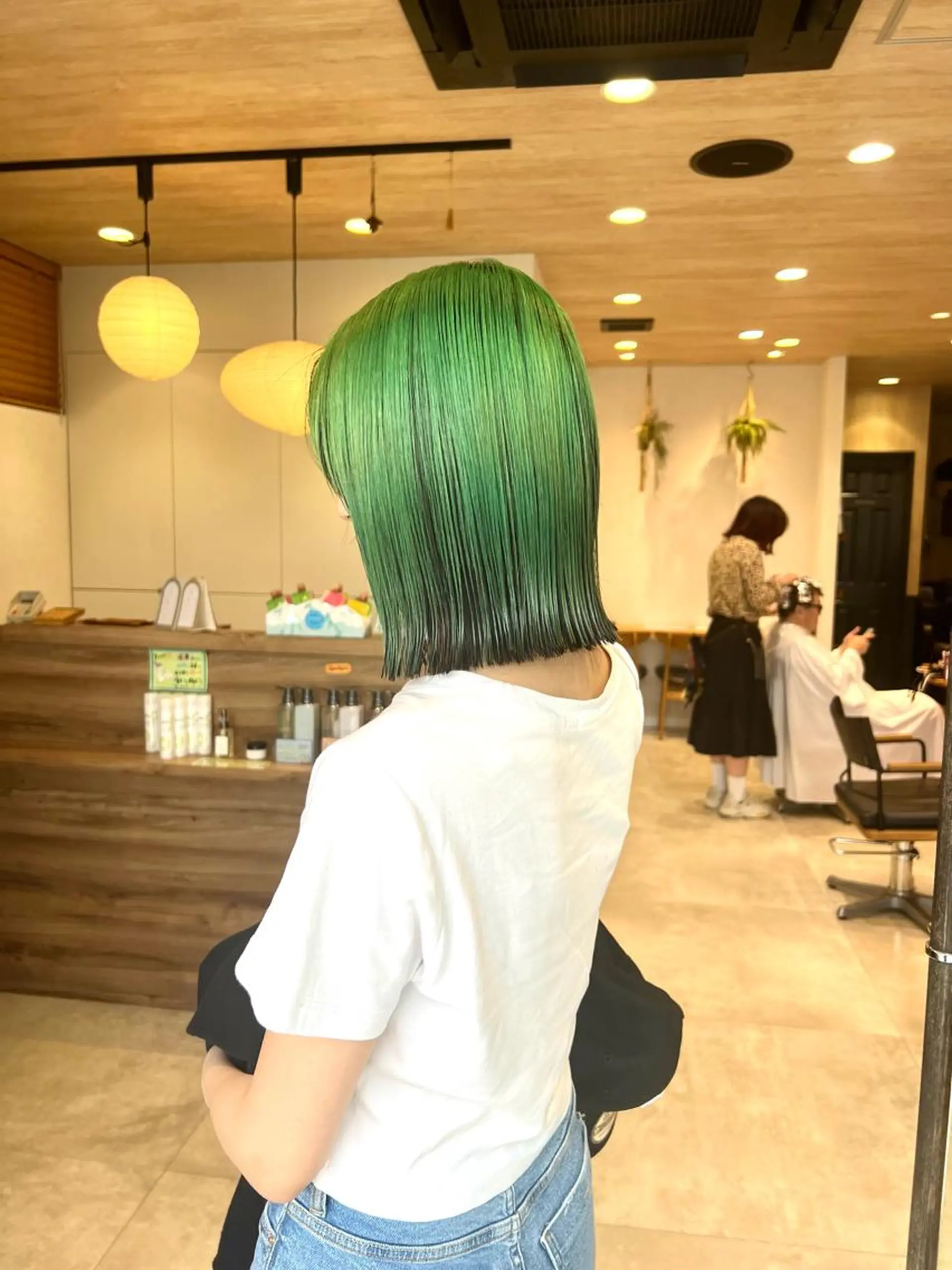 ショート カラー Oasisgarden所属・レイヤー/ブリーチ MOMOのヘアスタイル