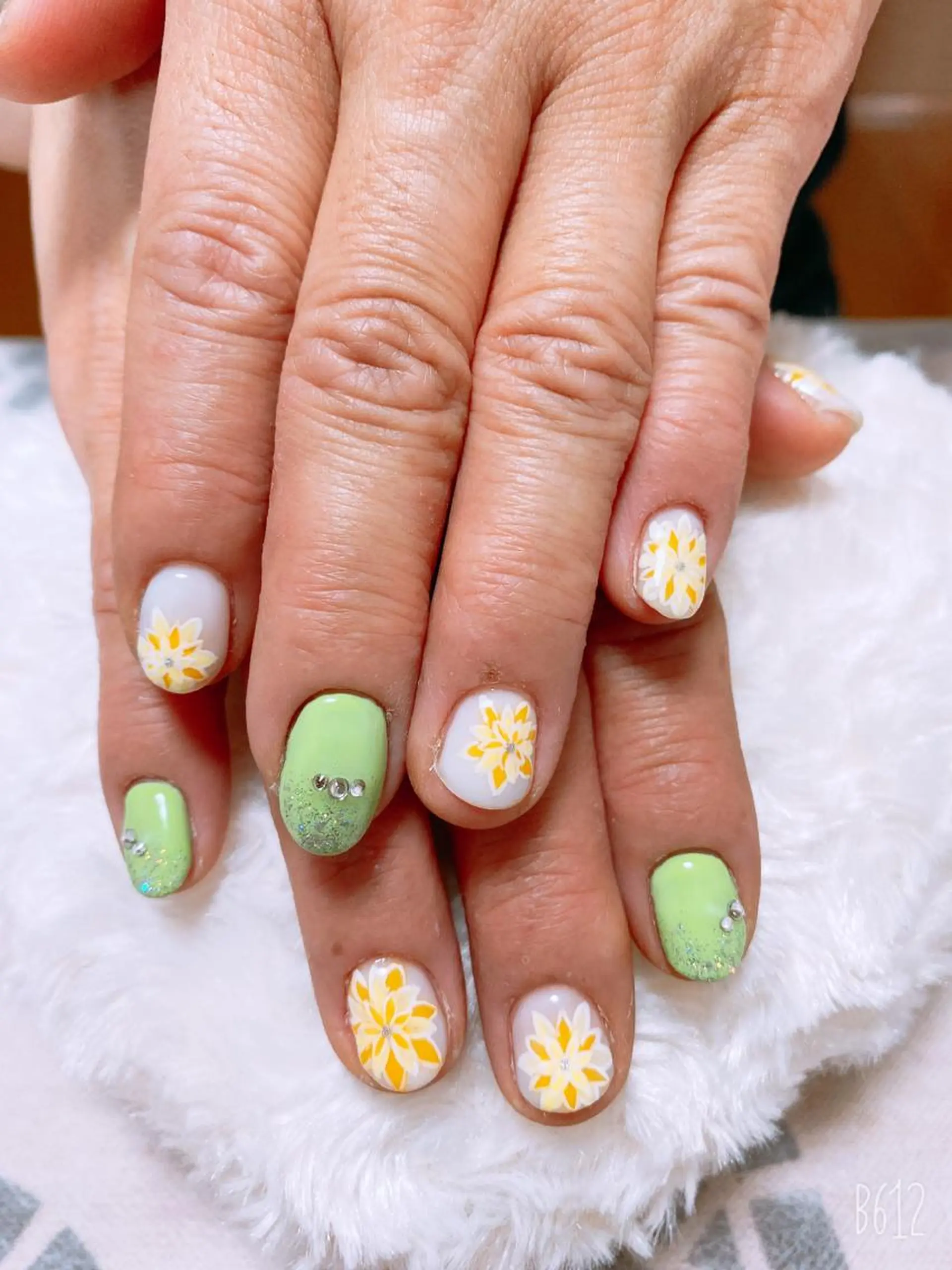 ネイル The Best Beauty受付担当のヘアスタイル