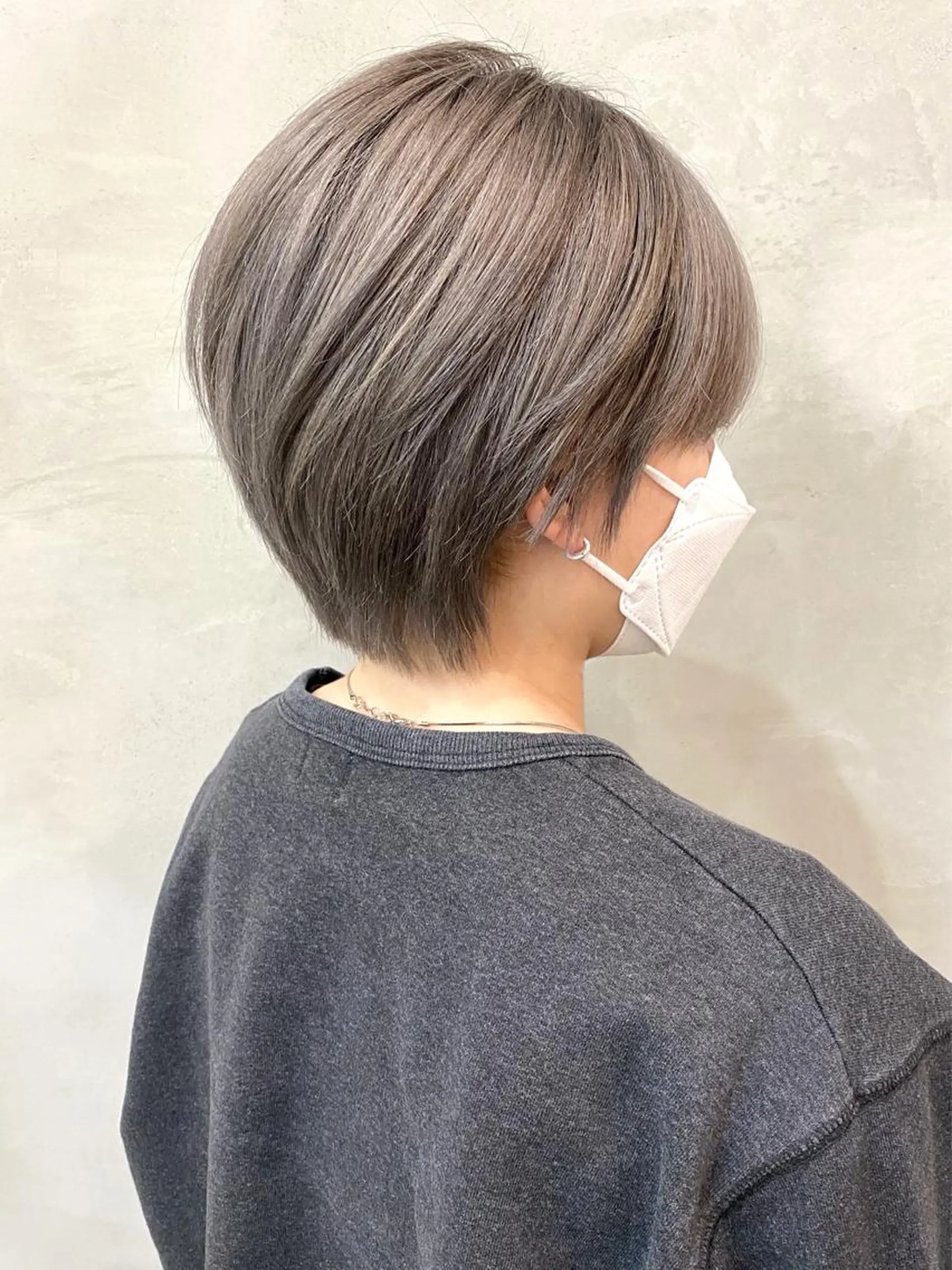 ショート カラー ブリーチ グレージュ ショートヘア カット ヘアカラー トリートメント 🫧透明感カラー🫧 OIKAWAのヘアスタイル