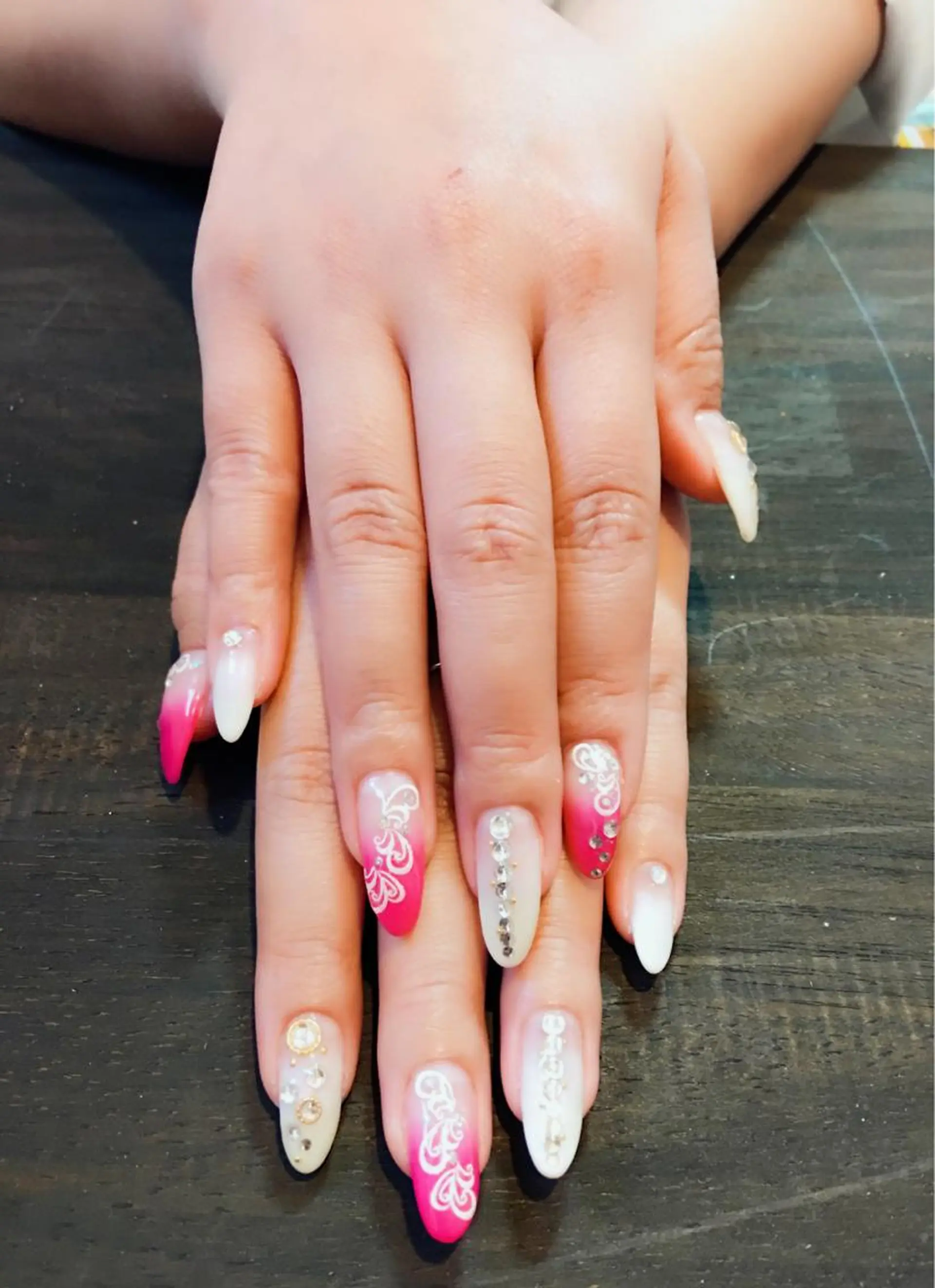 ネイル グラデーション キラキラネイル ロングネイル ストーンネイル Harada Asakoのマツエク・マツパデザイン