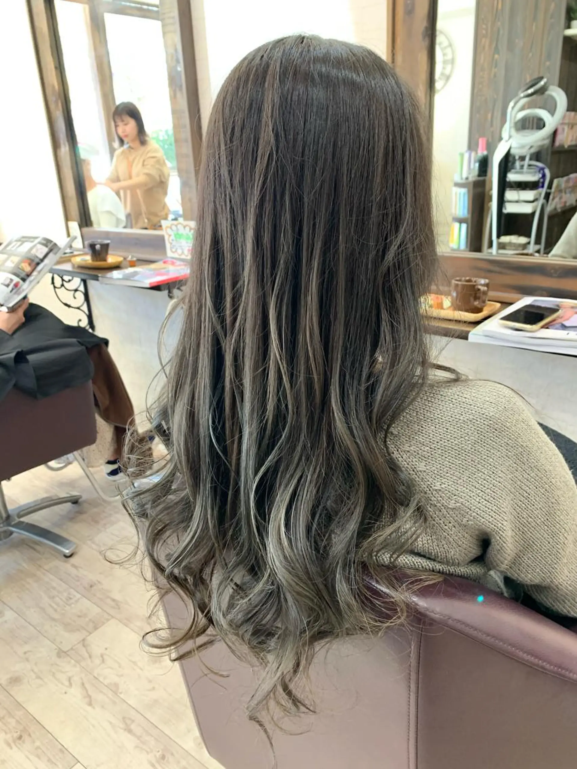 ロング カラー グレージュ ヘアカラー トリートメント BELCHIC所属・松本 亮のヘアスタイル