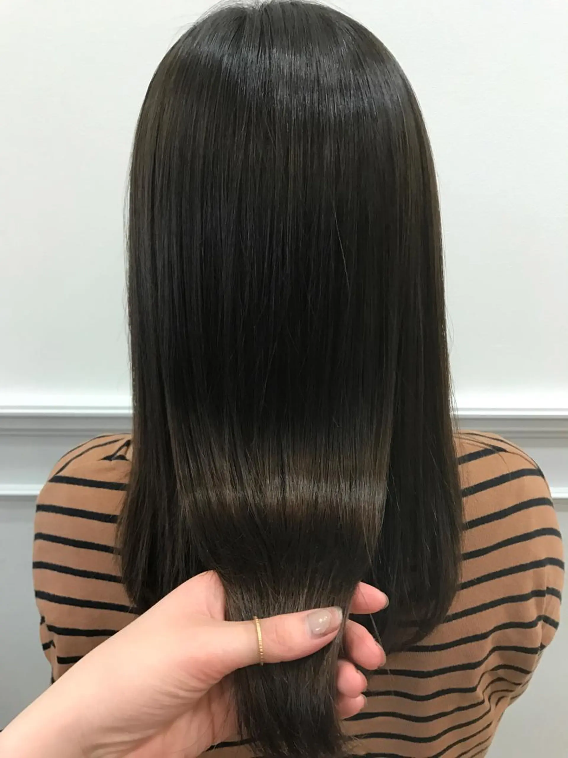 ミディアム カット 縮毛矯正 ひろせ かなのヘアスタイル