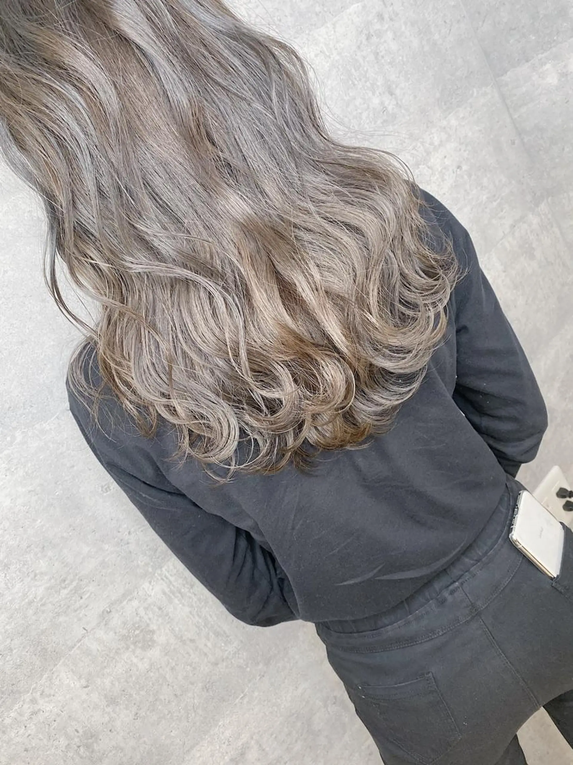 セミロング カラー _WHITE 天王寺のヘアスタイル