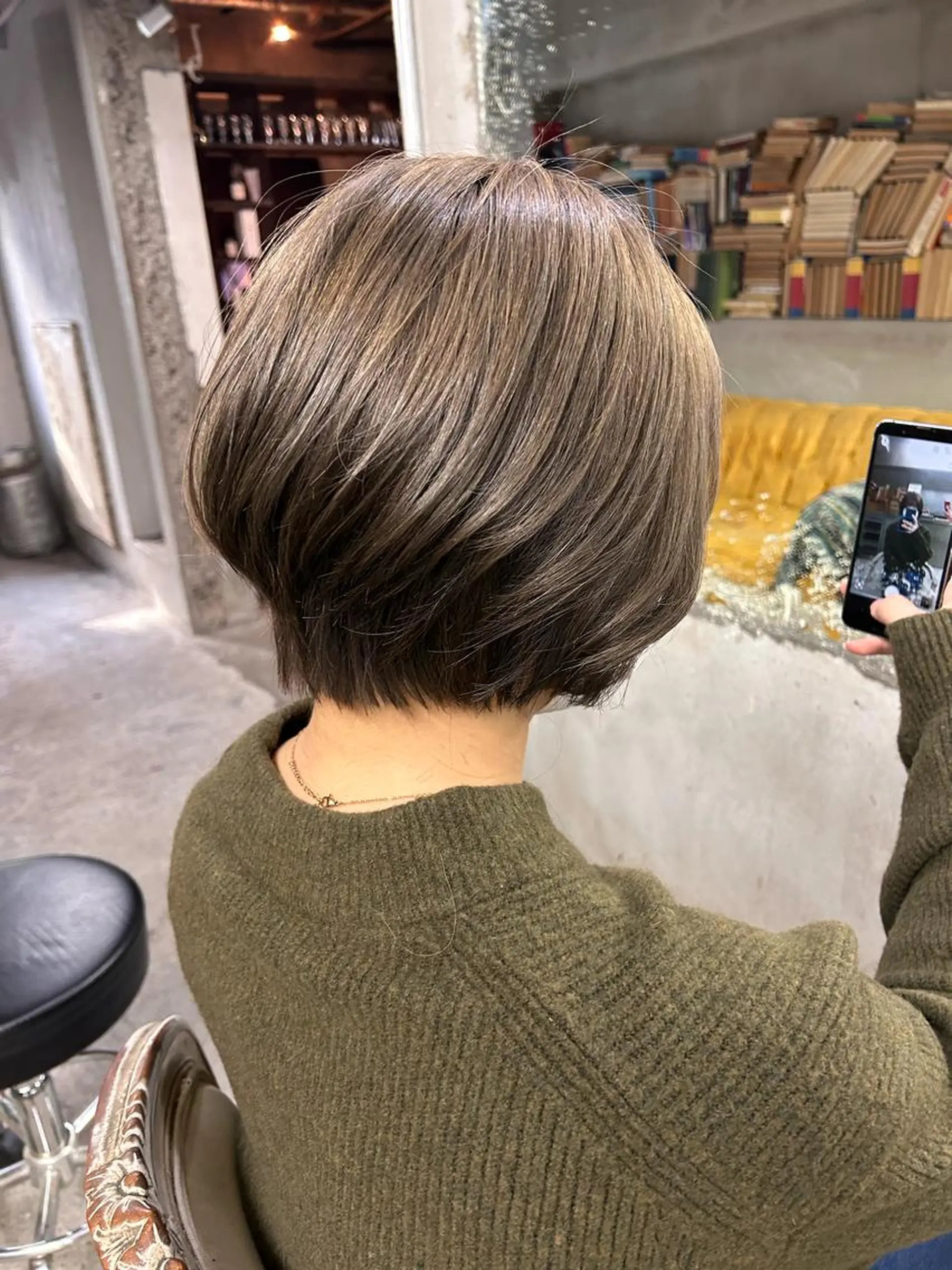 ショート カラー ベージュカラー ブリーチ 透明感カラー ダブルカラー モカベージュ お任せヘア☘️☘️ 及川渚のヘアスタイル