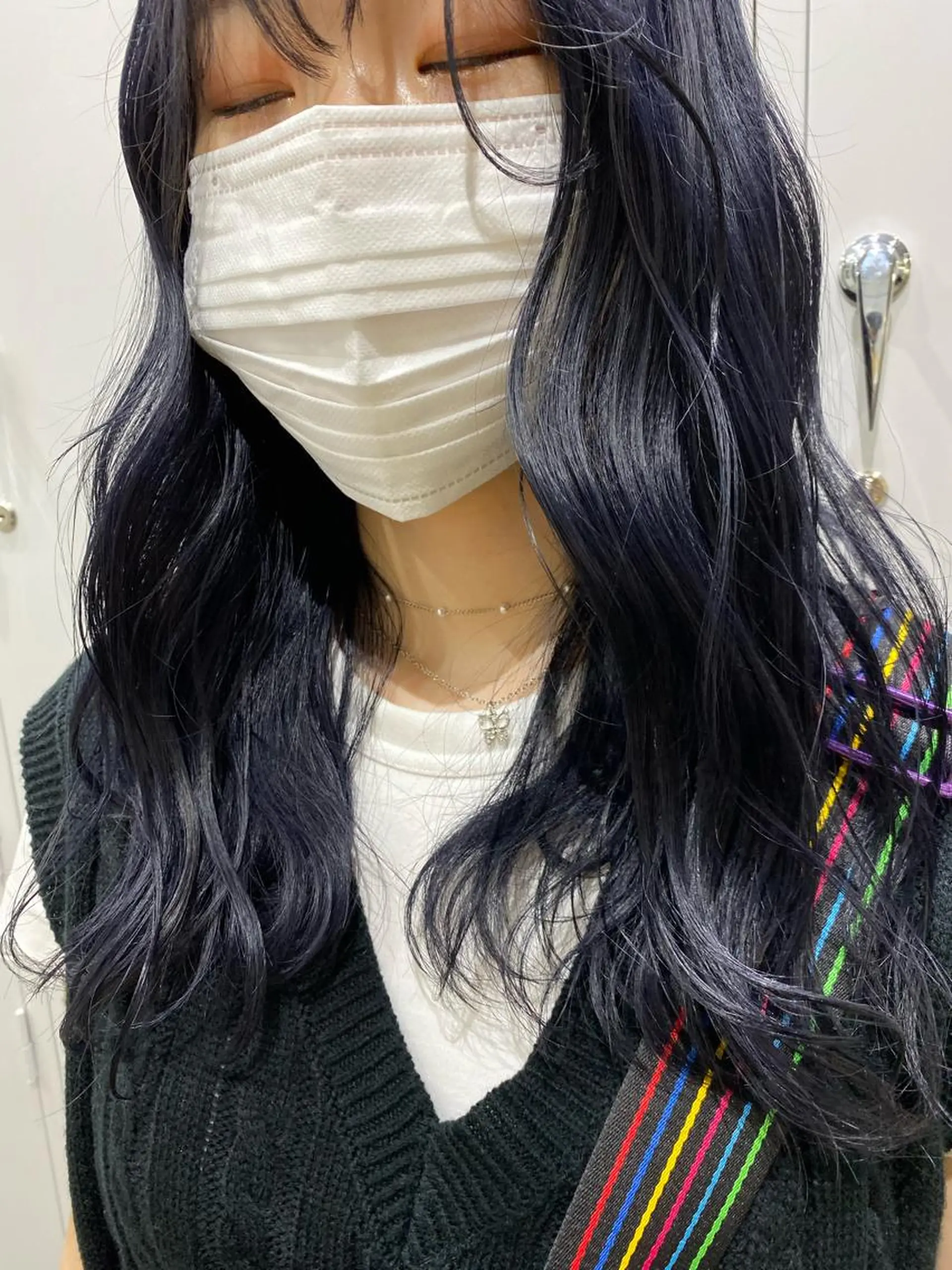 セミロング カラー 黒髪 ブルーカラー ブルーブラック kai .のヘアスタイル