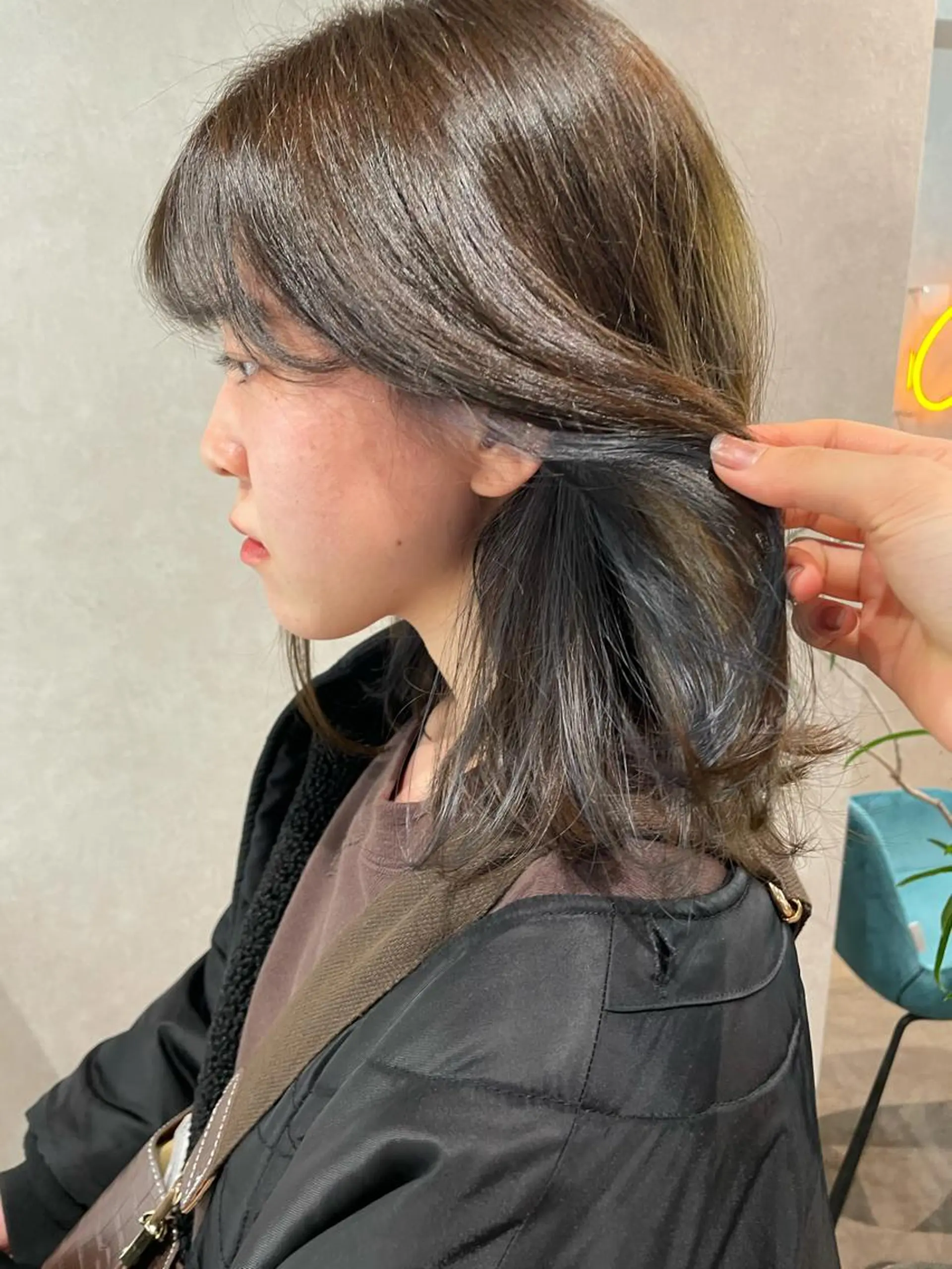 ミディアム カラー ブリーチ オリーブカラー トリートメント ヘアカラー トリートメント ナチュラル透明感🌱 小山美樹子のヘアスタイル