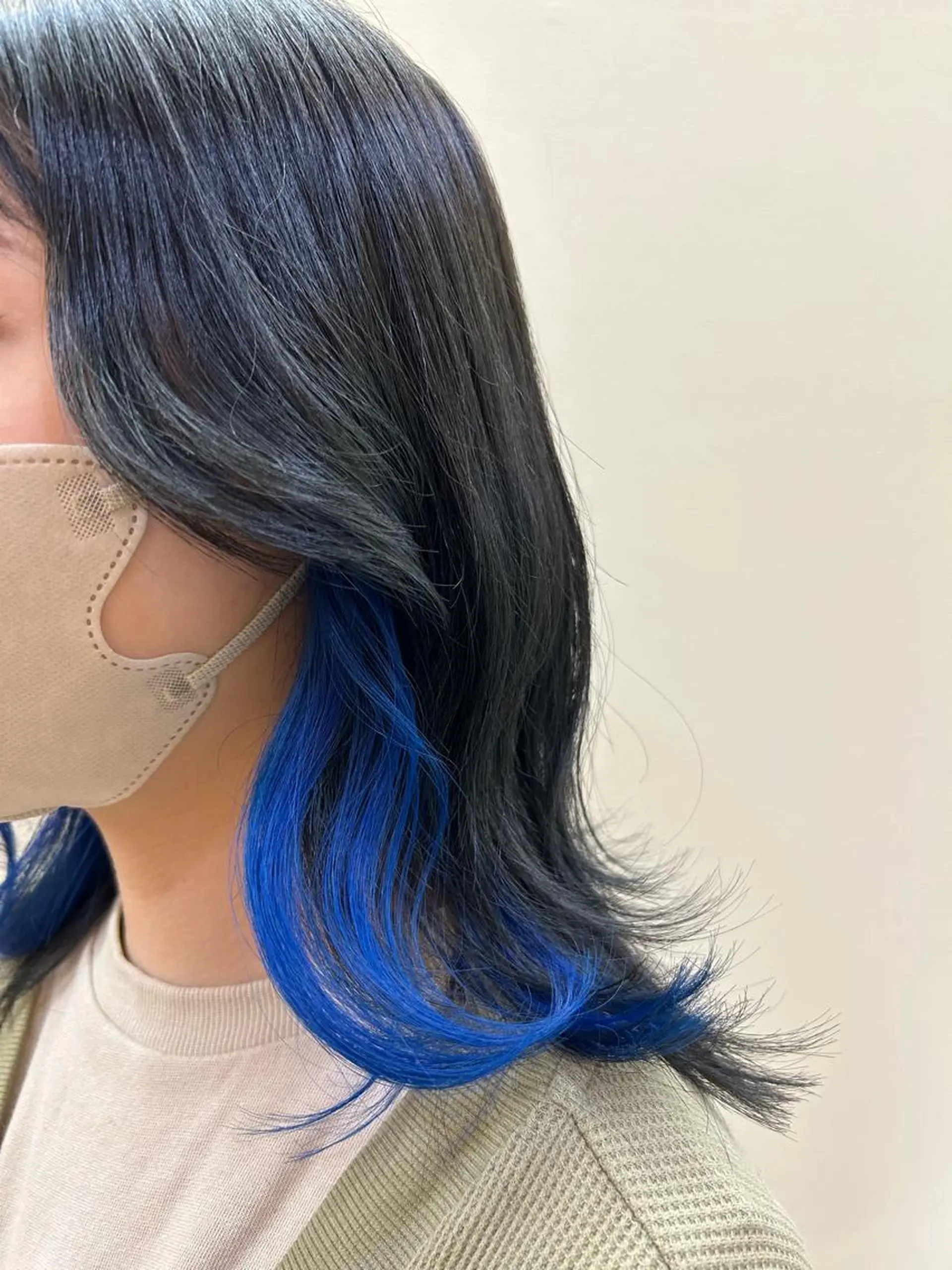 ミディアム カラー 黒髪 ブリーチ ブルーカラー ブルーブラック インナーカラー 板倉　花連 💌リピーター様へ↓のヘアスタイル