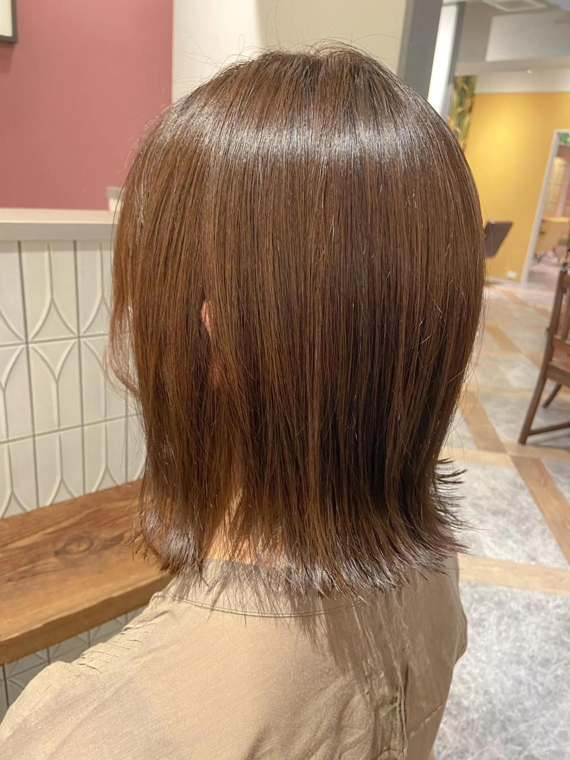 ミディアム カラー 切りっぱなしボブ ベージュカラー オリーブベージュ ボブ 滝口 江梨🔅のヘアスタイル