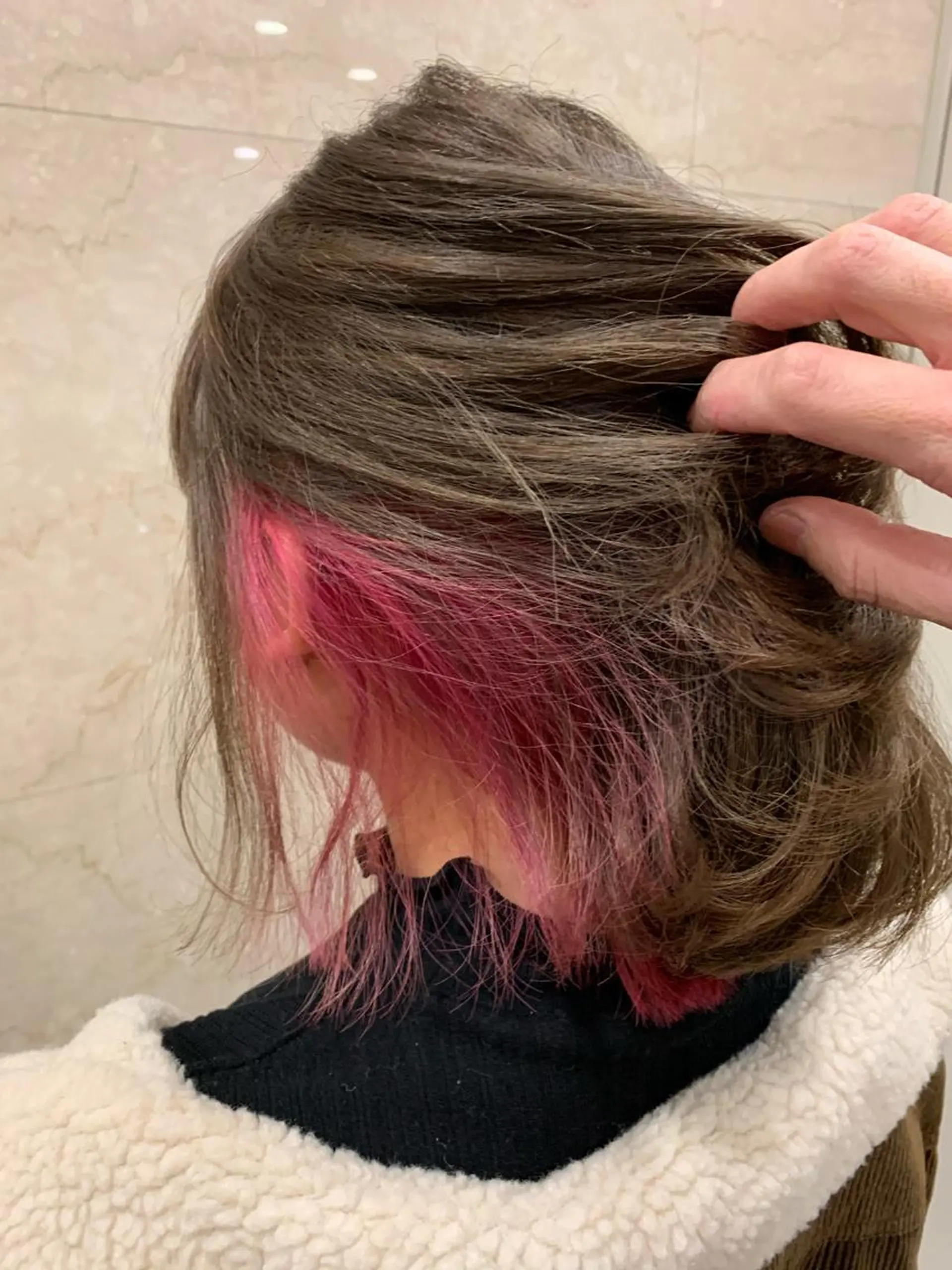 ショート カラー ブリーチ グレージュ インナーカラー ピンクカラー 園 冬稀のヘアスタイル