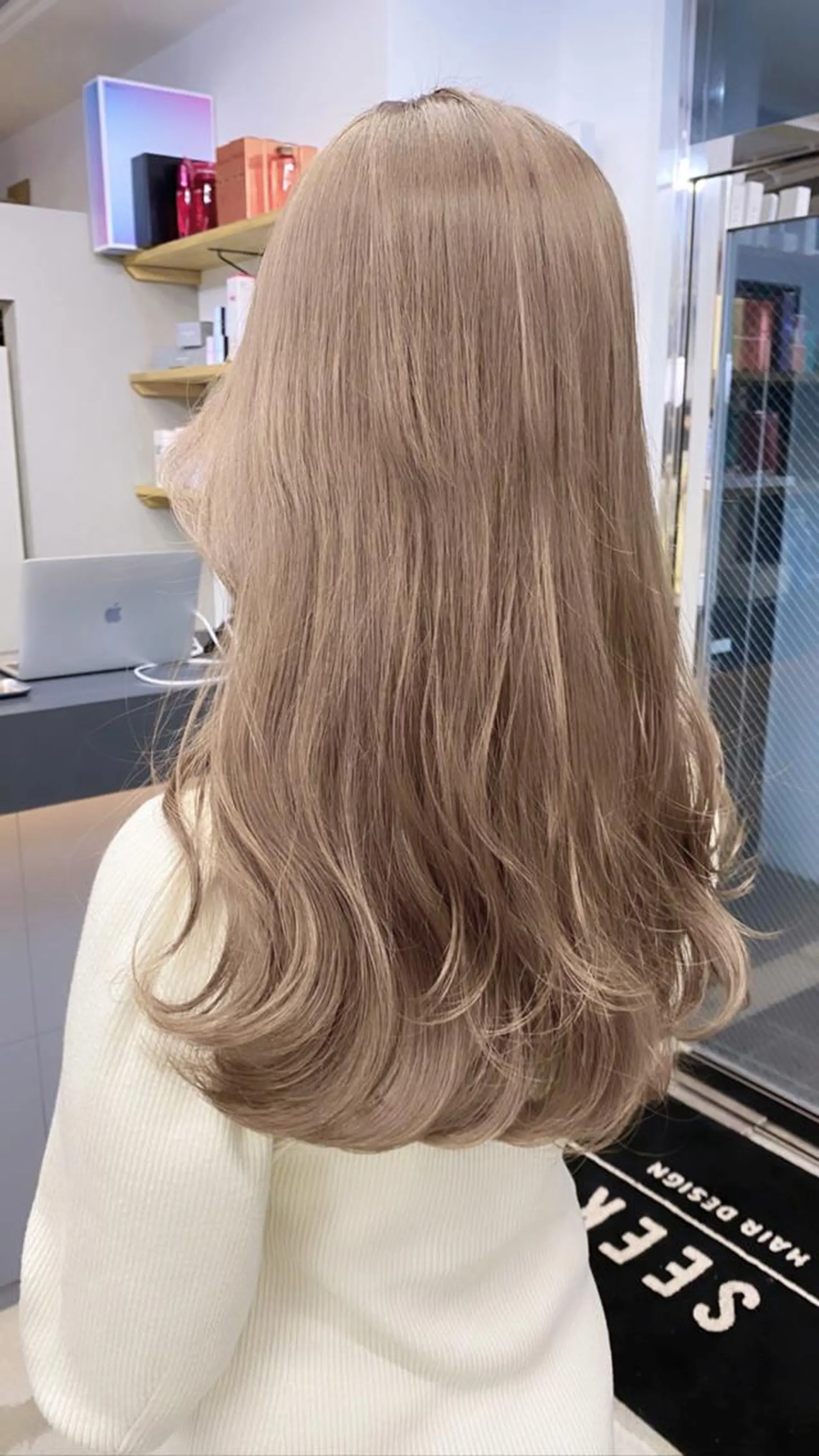 セミロング カラー ベージュカラー ブリーチ ケアブリーチ 透明感カラー ミルクティーベージュ ヘアカラー トリートメント ハイトーンカラー😺 横山雪奈のヘアスタイル