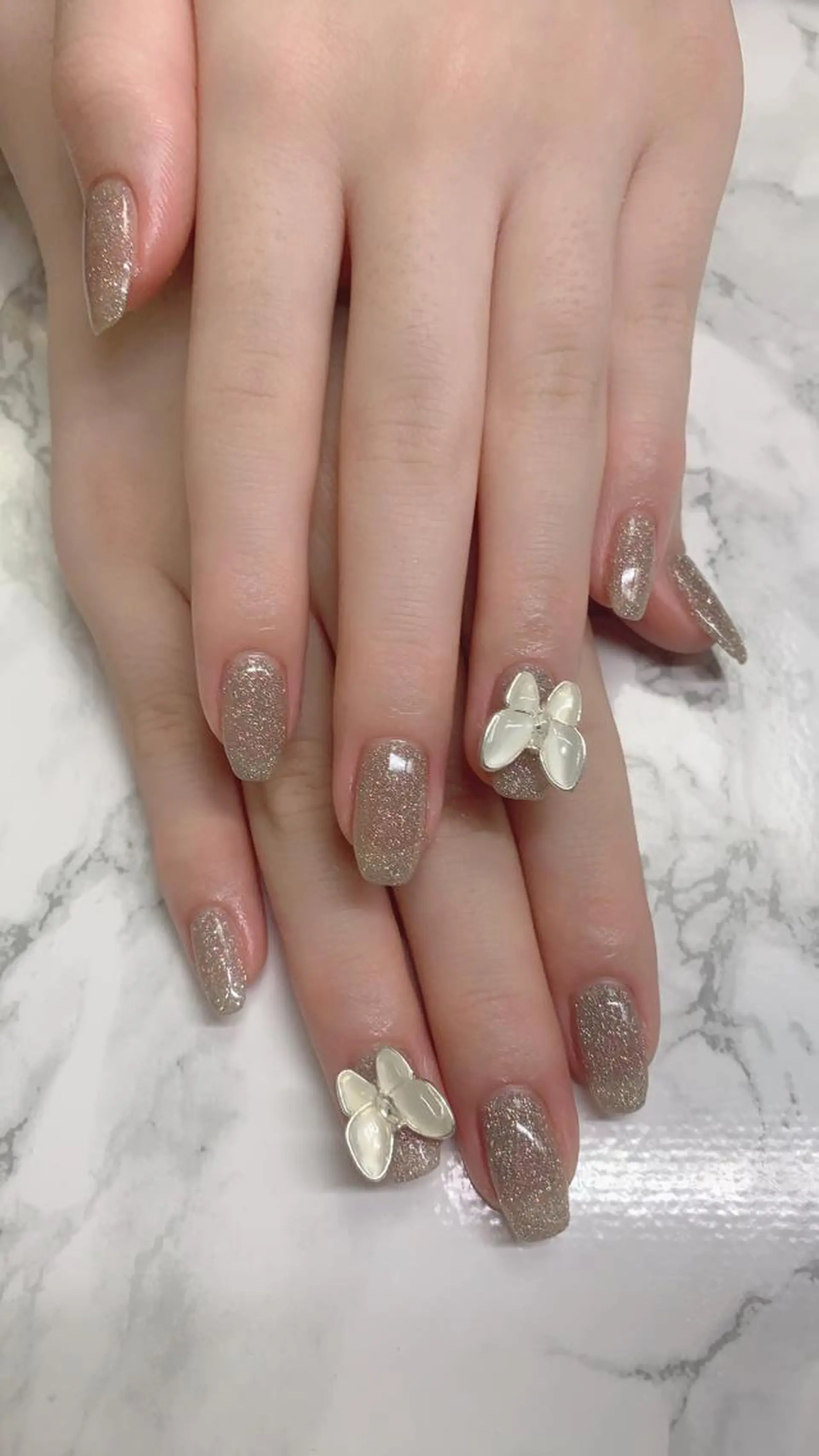 ネイル はな💎ネイル ワンホン、長さ出しのネイルデザイン