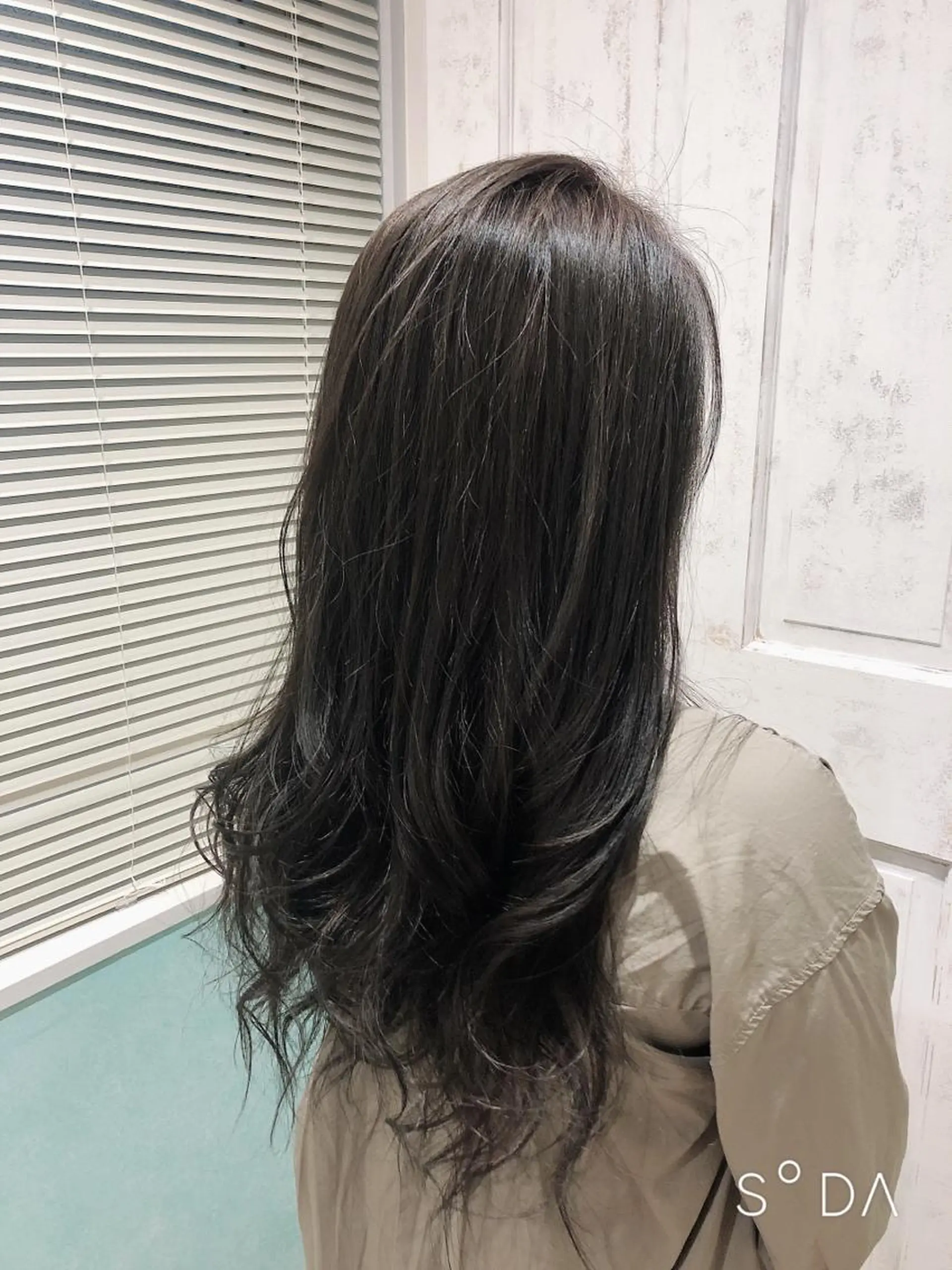 ロング カラー 伊東 彩花のヘアスタイル