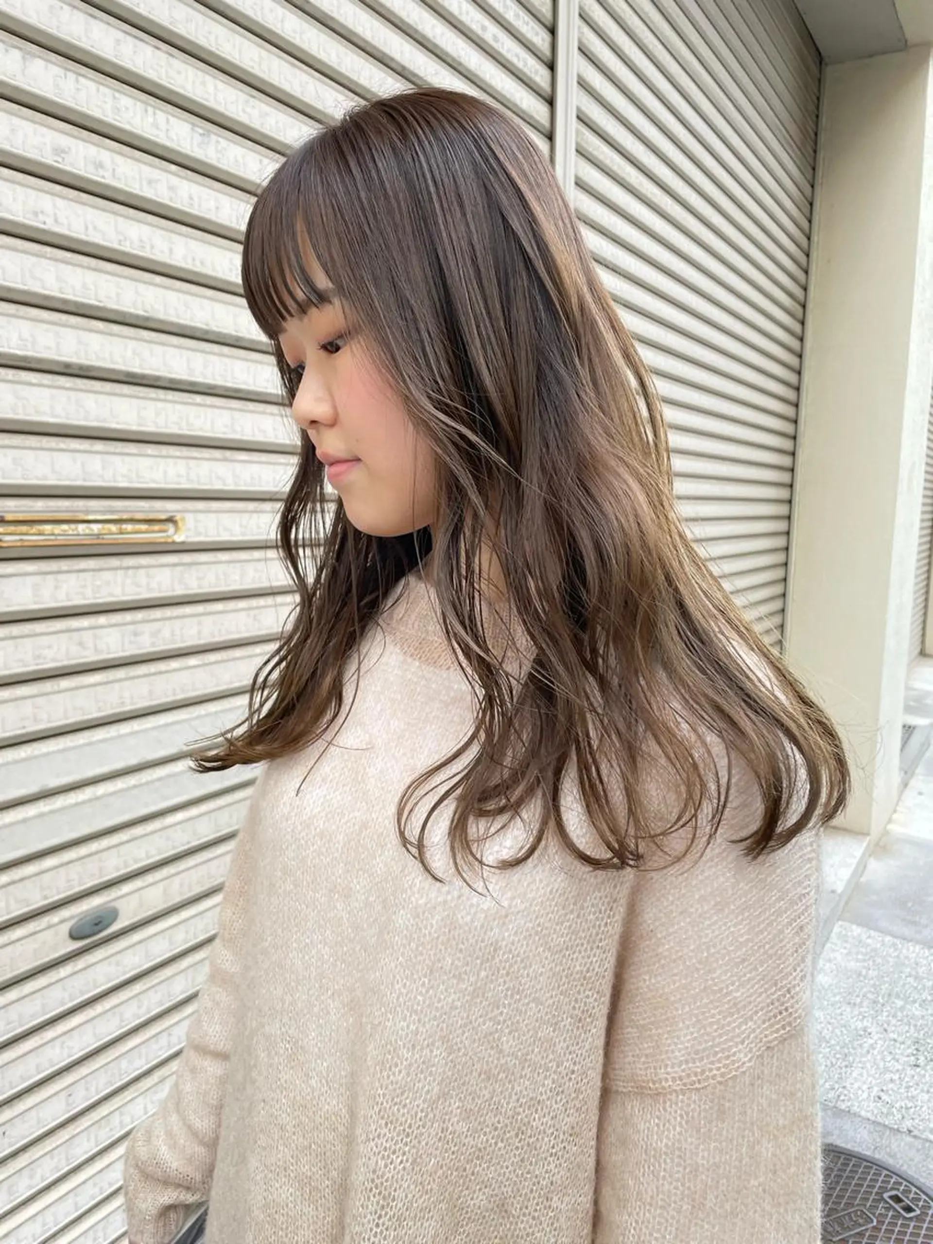 ロング カラー ベージュカラー フォギーベージュ カット ヘアカラー volta∞knot所属・狩野 羅夢のヘアスタイル