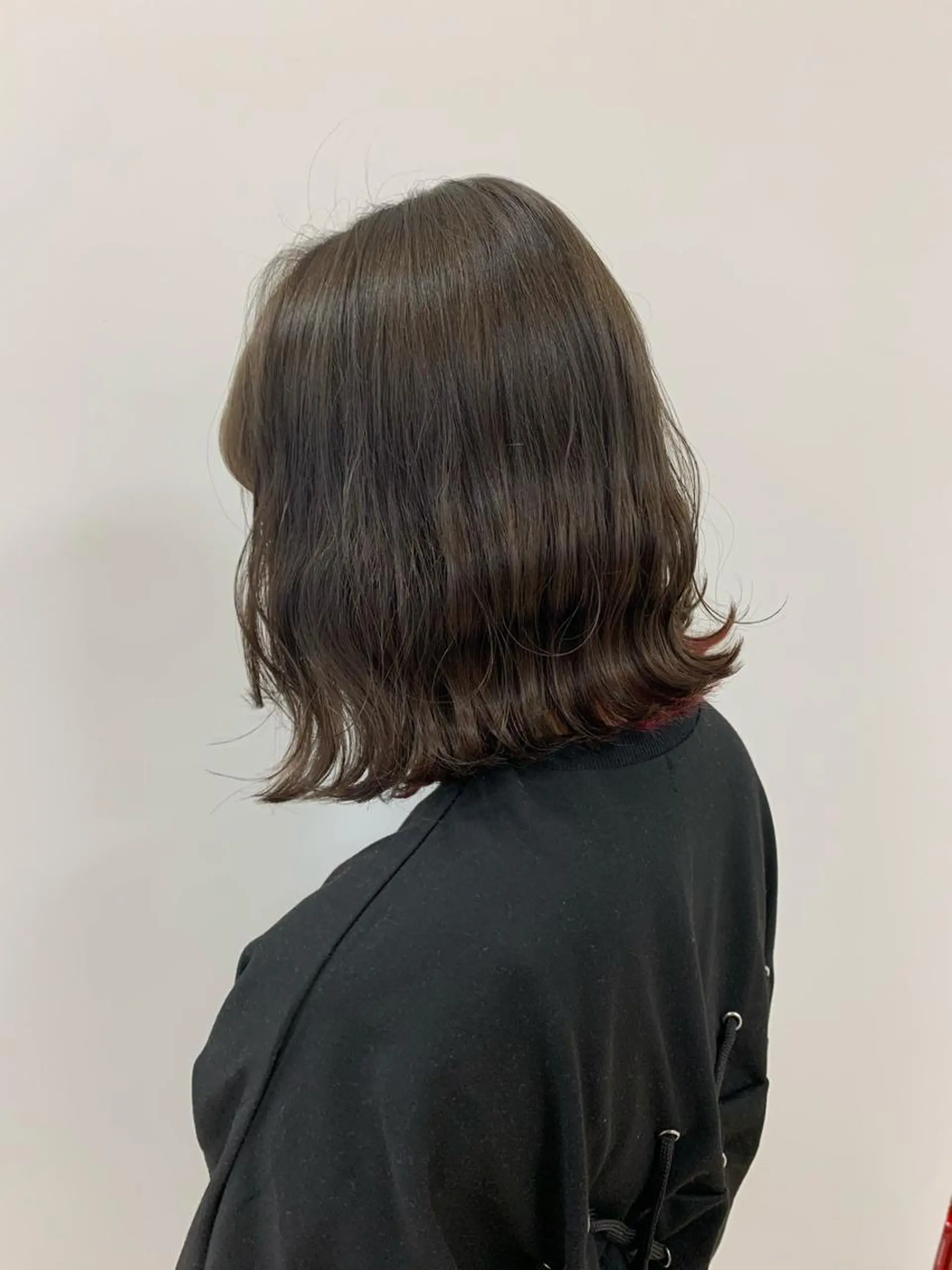 ショート カラー ベージュカラー ミルクティーベージュ カット ヘアカラー 顔まわりカット✄ ベージュカラー🧸のヘアスタイル