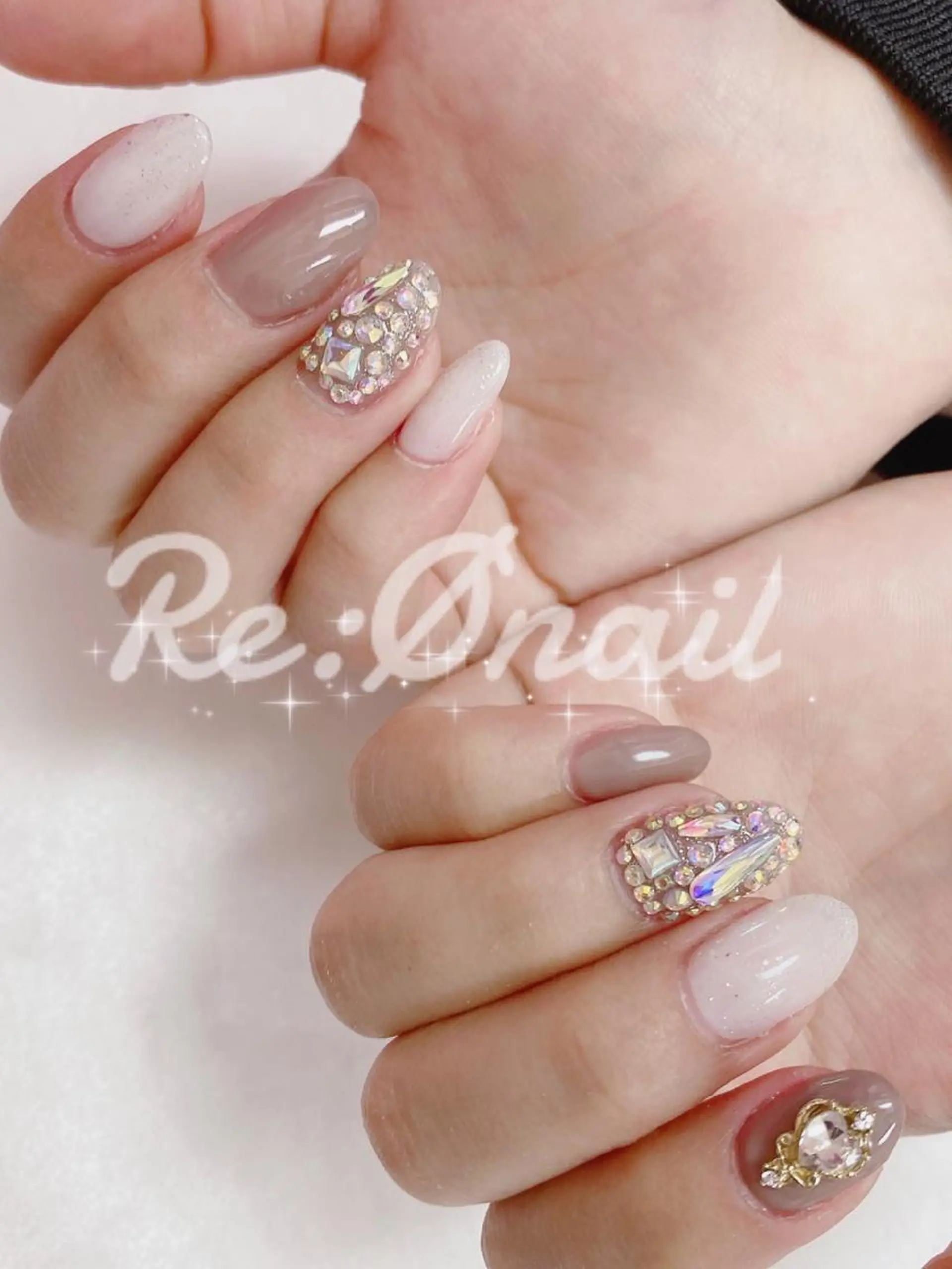 ネイル ストーンネイル ホワイト ハンドネイル Re:Ø nail 🩵TSUJIのネイルデザイン