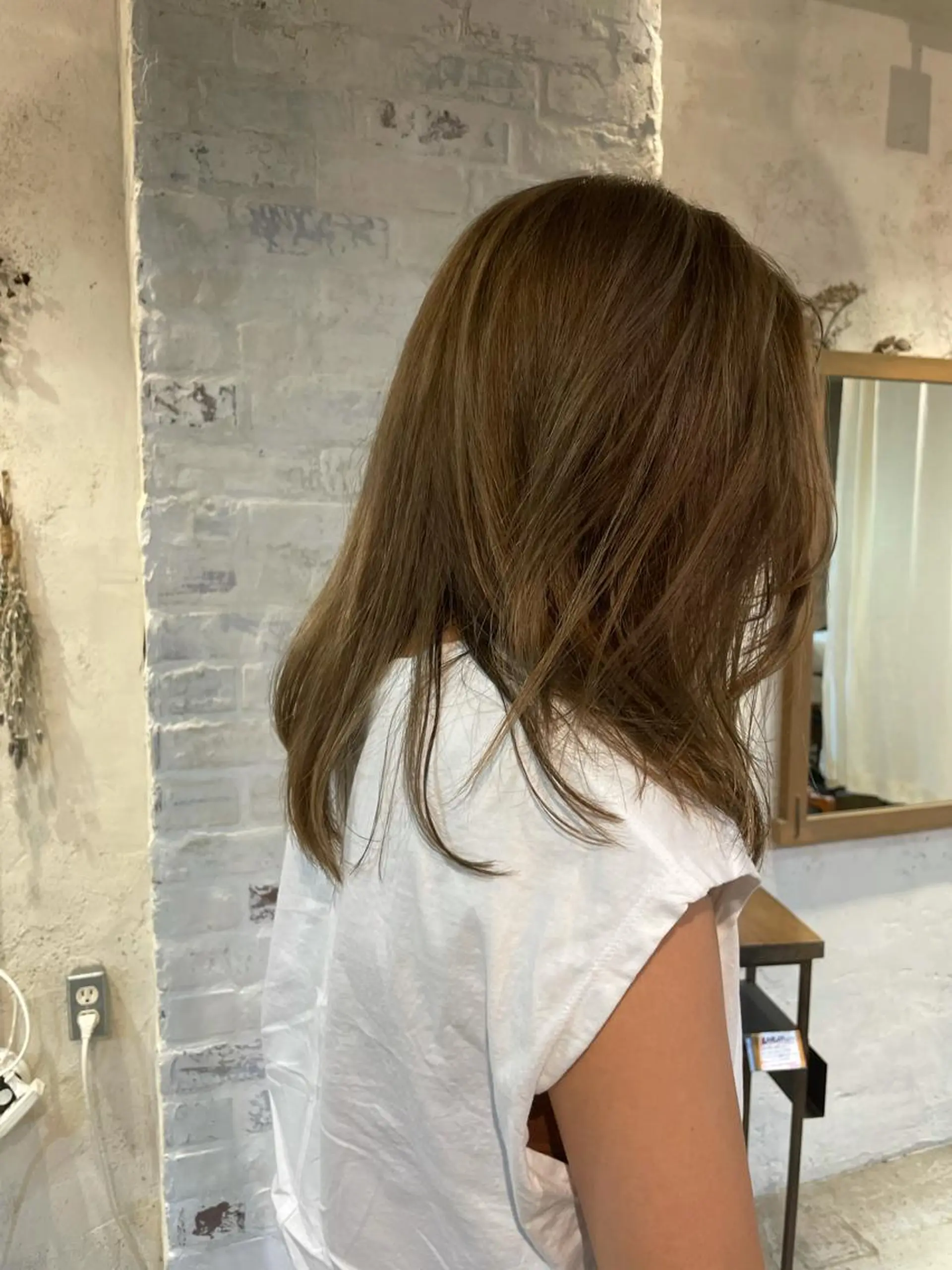 セミロング カラー 泊 紗羅のヘアスタイル