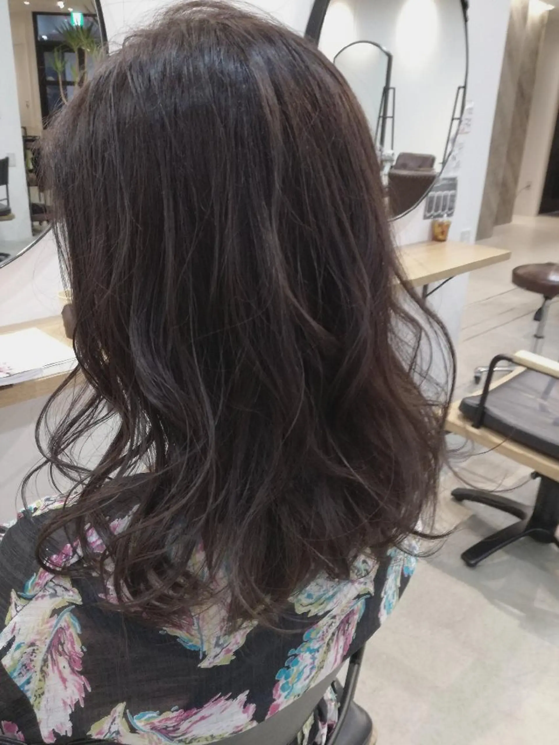 セミロング カラー パーマ ヘアアレンジ メンズ ネイル キッズ マツエク・マツパ ダークグレー ダークグレージュ グレージュ 中津No.1髪質改善 店長✨透ける暗髪のヘアスタイル