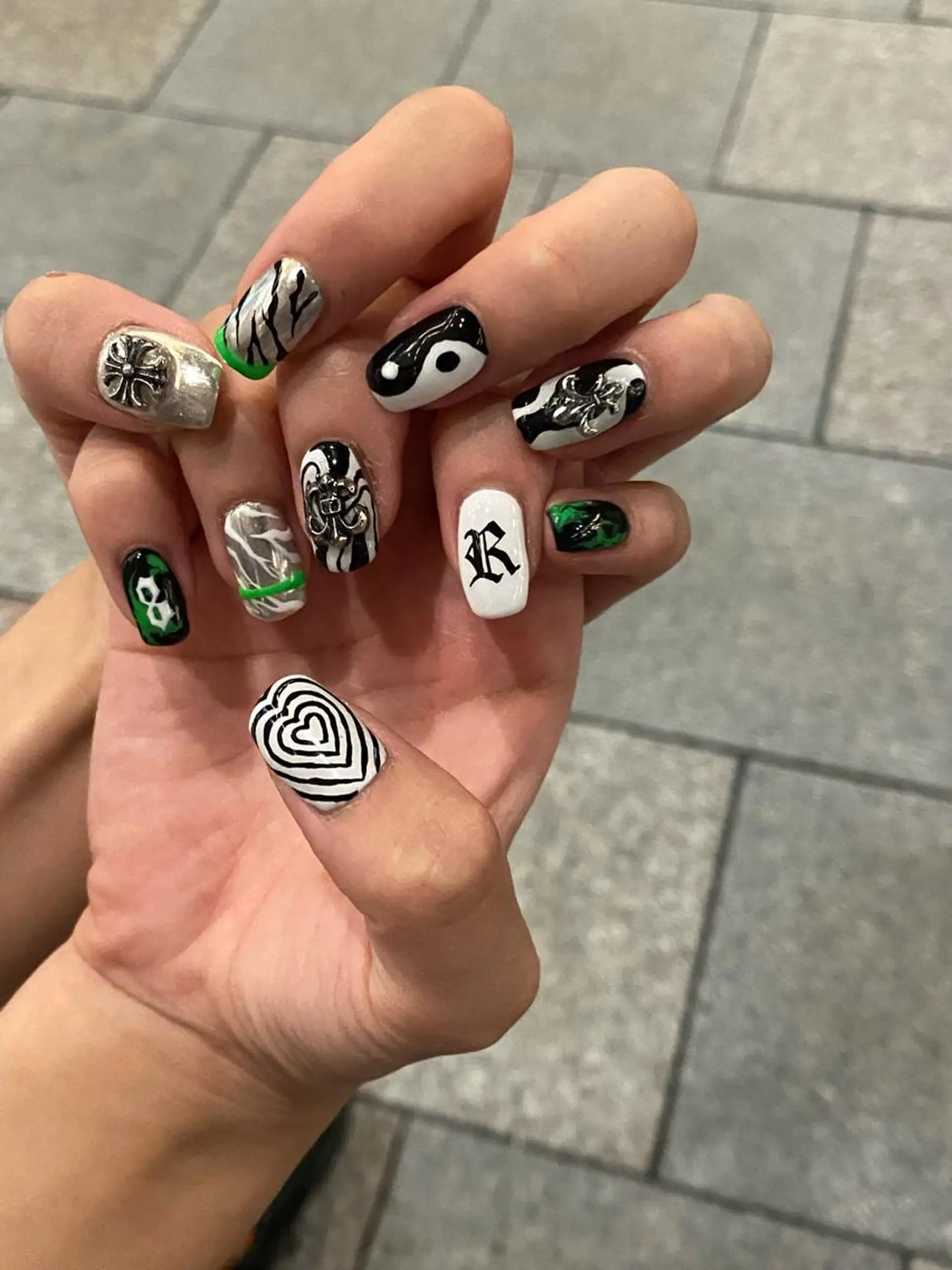 ネイル ハンドネイル 京都レイヤーカット/ 縮毛矯正/羽柴りくのヘアスタイル