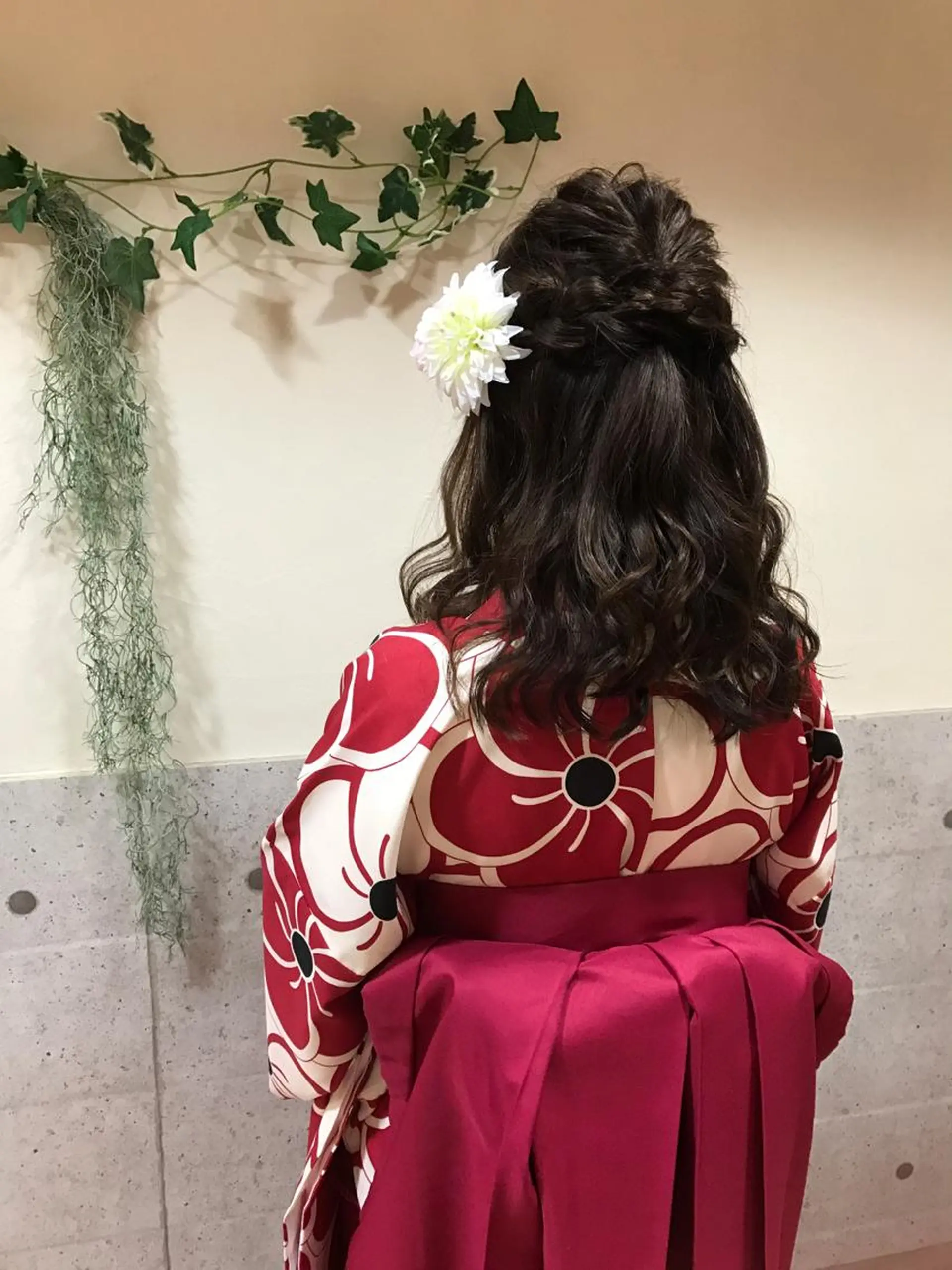 セミロング ヘアアレンジ 成人式 ハーフアップ 卒業式のヘアスタイル LOST CITY 横浜所属・🪐脱白髪染め 🪐松尾菜々美のヘアスタイル