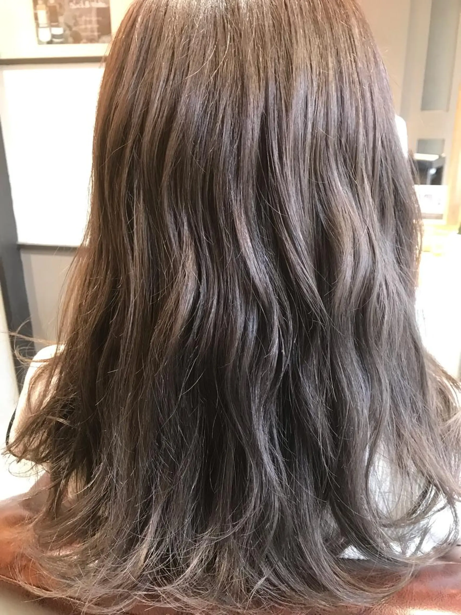 ロング カラー アッシュ ミルクティーアッシュ ヘアカラー トリートメント Avery NEWYORK所属・Avery SHINのヘアスタイル