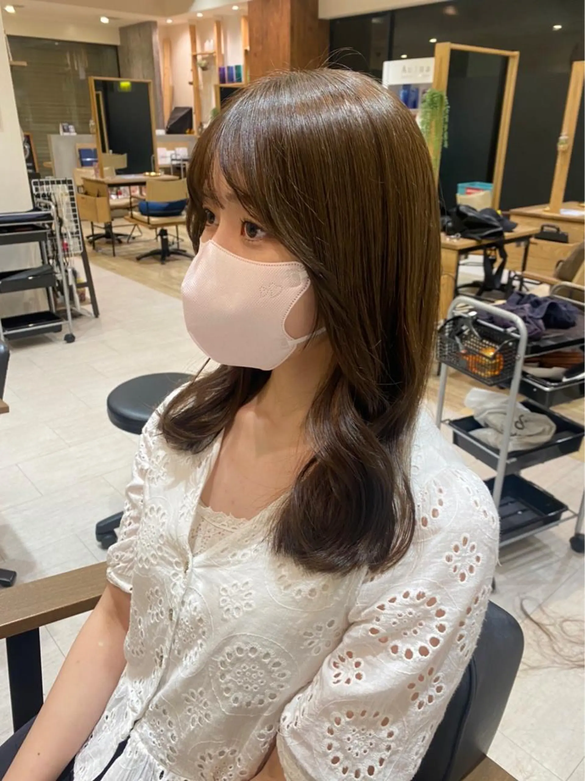 セミロング 顔まわりレイヤー レイヤーカット シースルーバング 韓国トレンドヘア しゅーやのヘアスタイル