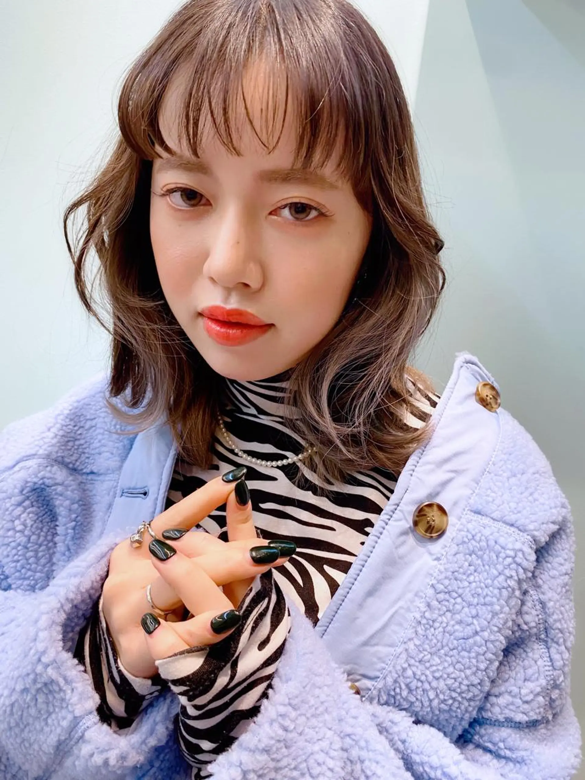 ミディアム カラー 岡野 静華のヘアスタイル