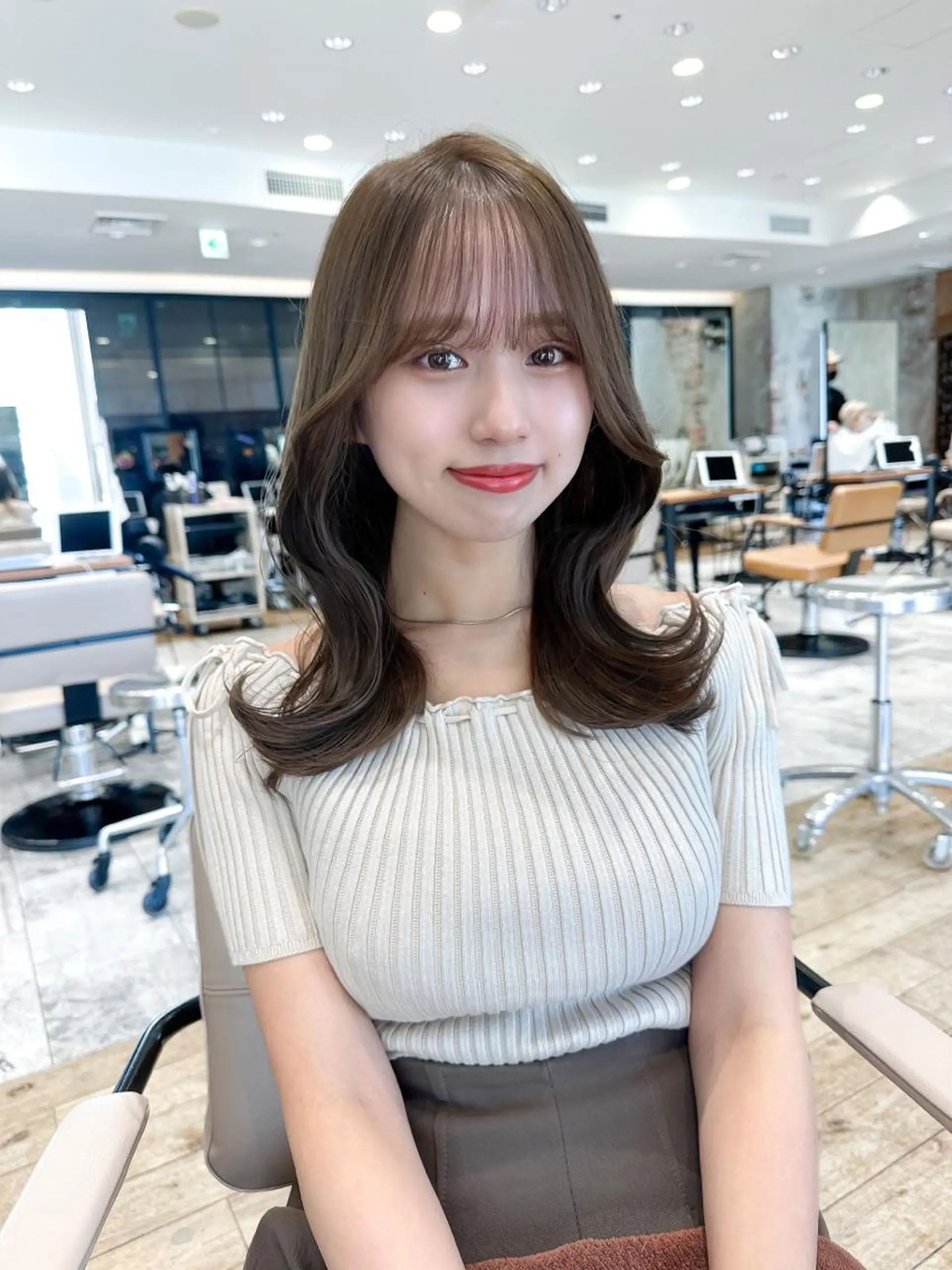 セミロング カラー ベージュカラー ブラウンカラー ブラウンベージュ くびれヘア 顔まわりレイヤー カット ヘアカラー トリートメント 顔周り/くびれヘア 韓国ヘア💕風間るなのヘアスタイル