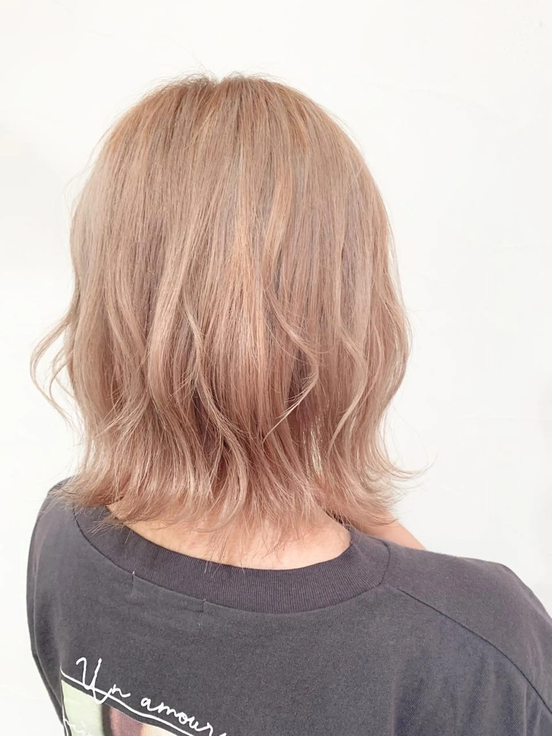 ショート カラー 乳井 悠香のヘアスタイル