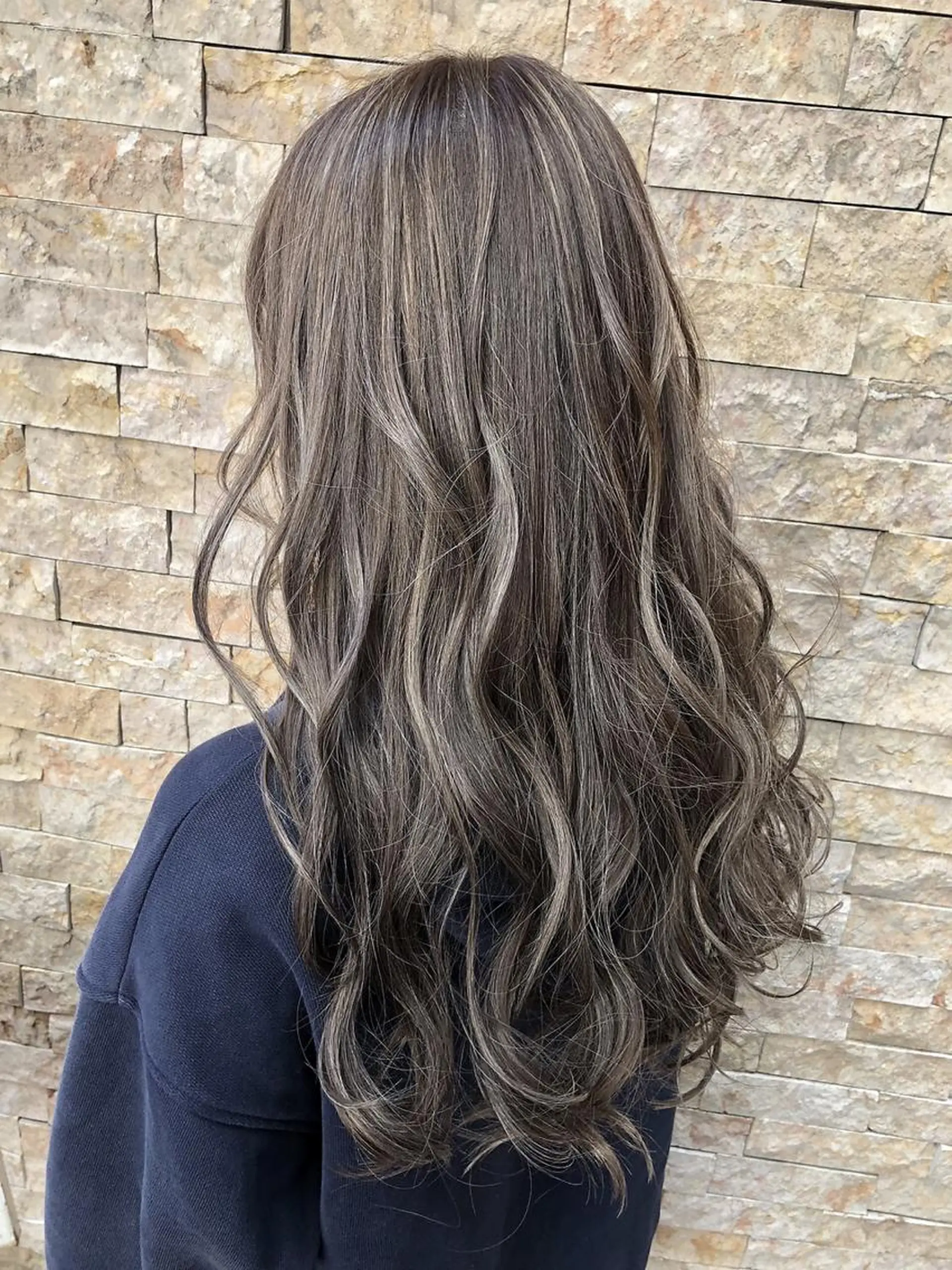 ロング カラー アッシュ ベージュカラー ハイライトカラー ハイトーンカラー ハイライト 髪質改善/艶髪💎 ウエキ リカのヘアスタイル