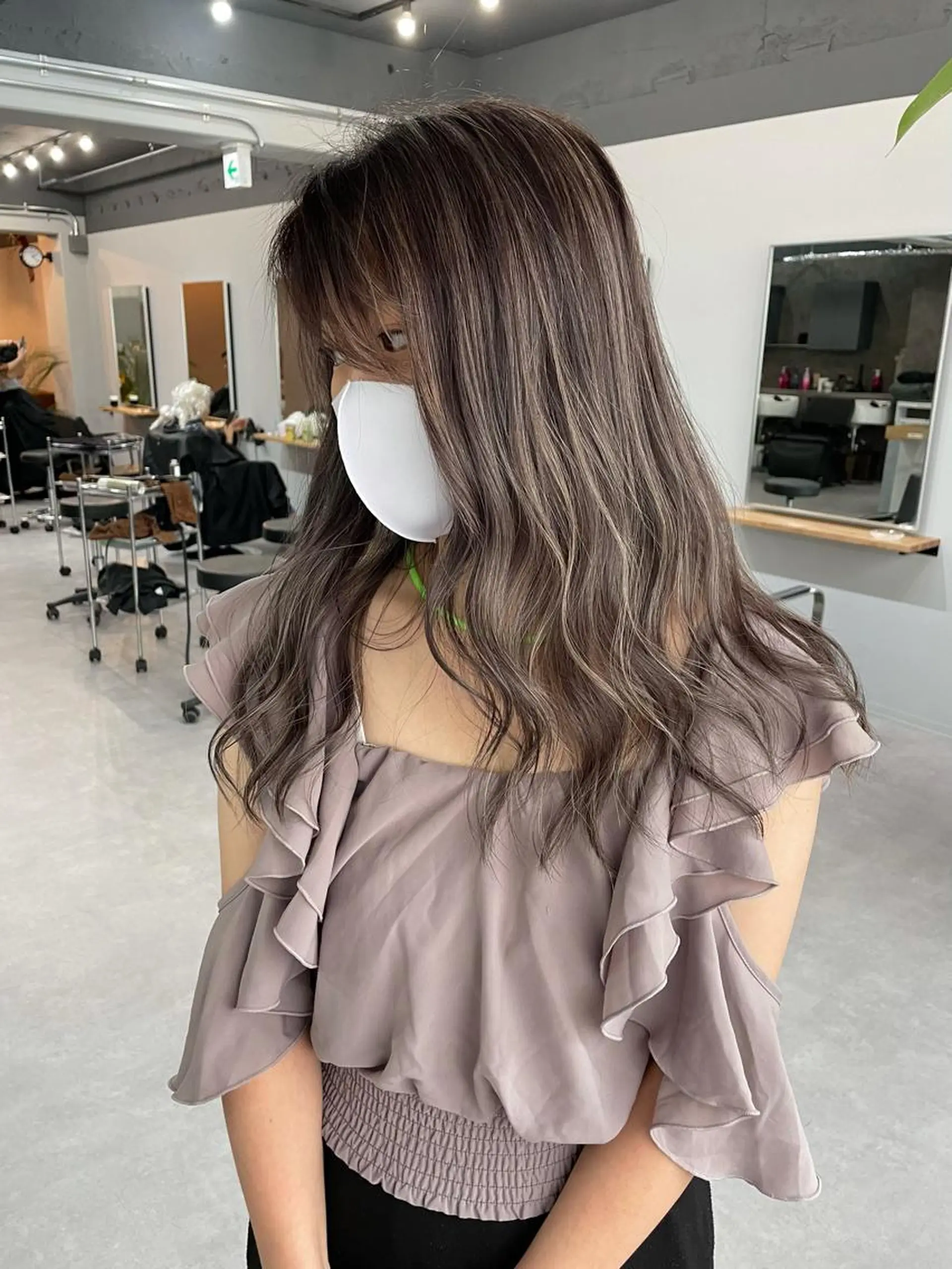 ミディアム カラー ハイライトカラー ハイライト 西村あきや トレンド韓国ヘアのヘアスタイル