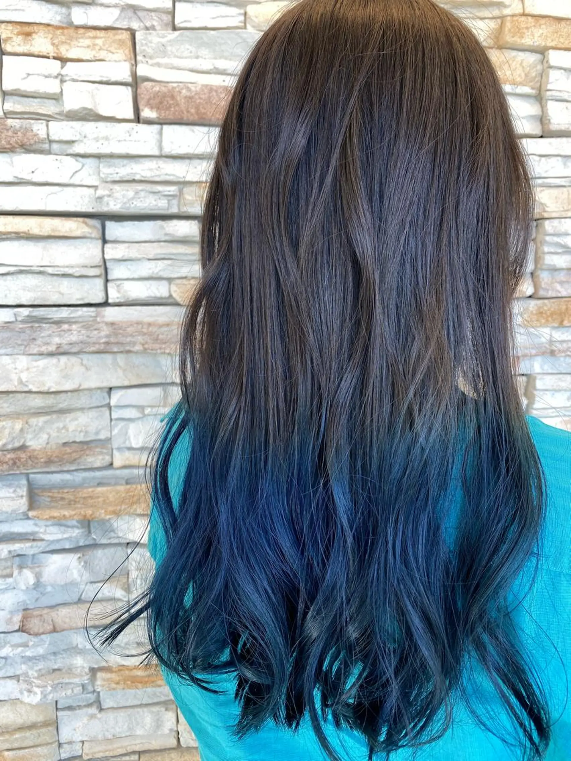 ロング カラー ベージュカラー ブリーチ ブルーカラー グラデーションカラー オリーブベージュ COMOREVI hair salon所属・KANA🌿透明感/ レイヤーcut🌿のヘアスタイル