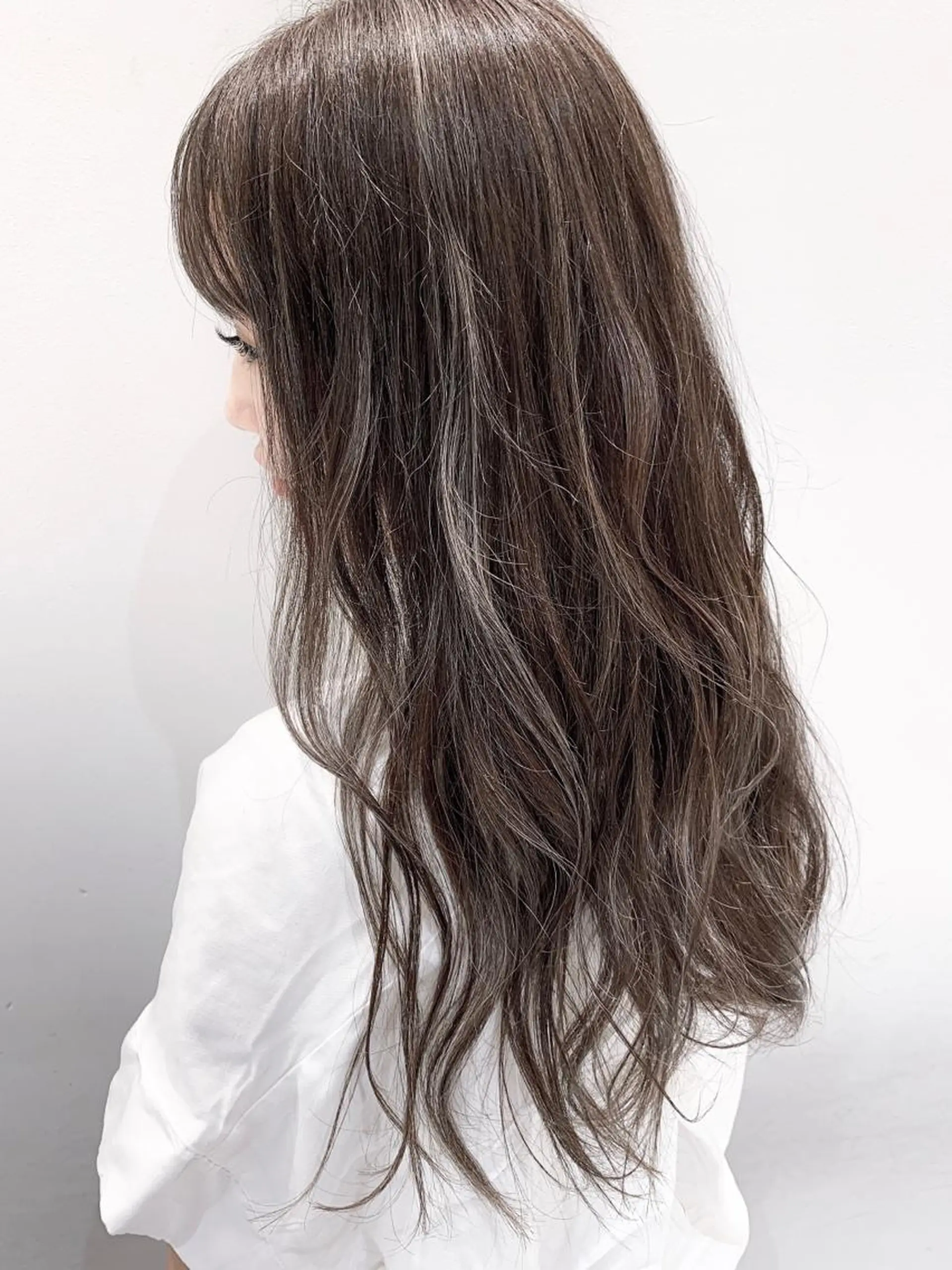 ロング カラー アッシュ ブリーチ ハイライトカラー ハイライト ヘアカラー トリートメント 🦖鶴岡香純🦖 産休中のヘアスタイル