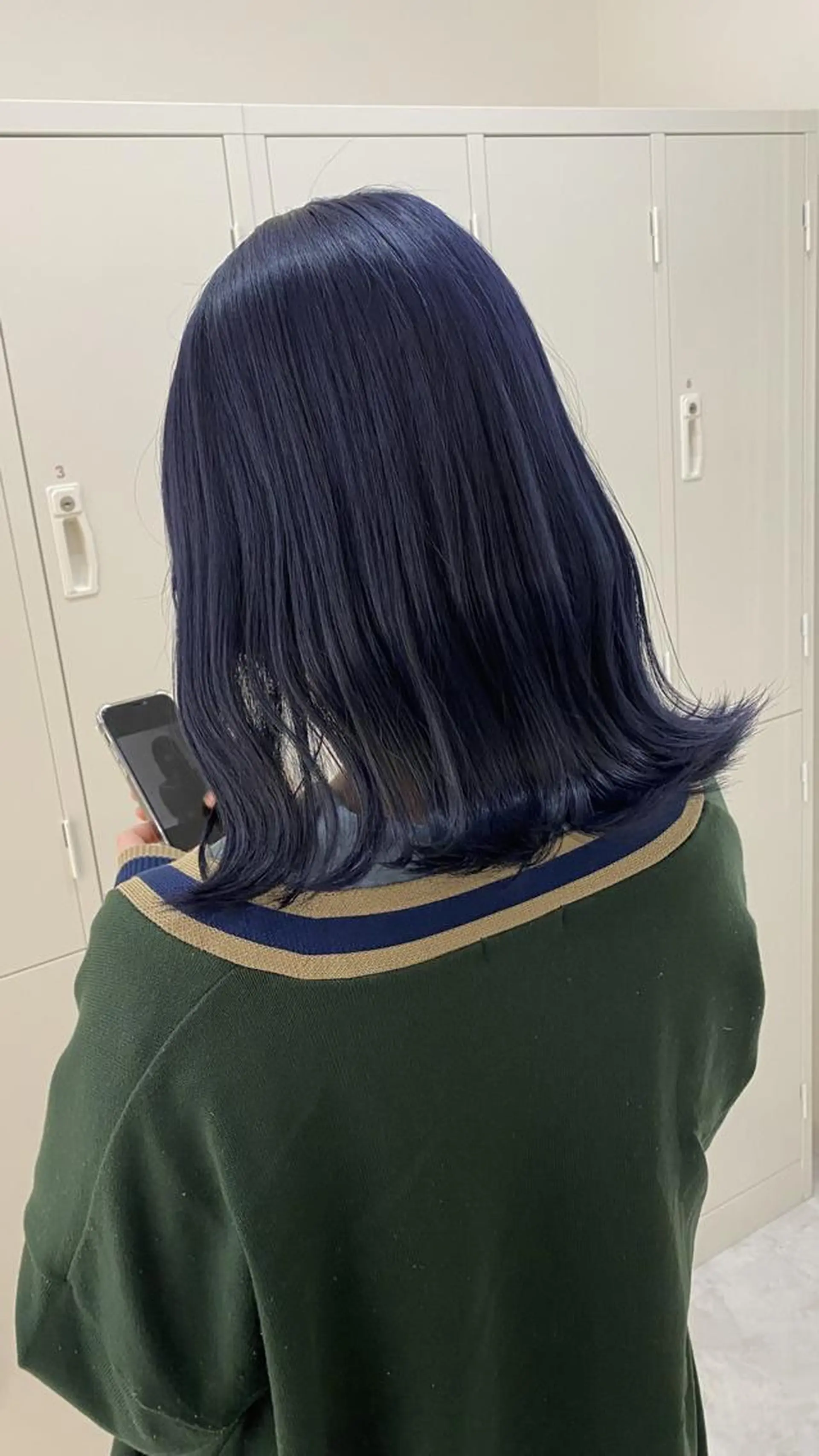 ミディアム カラー 二上 怜のヘアスタイル